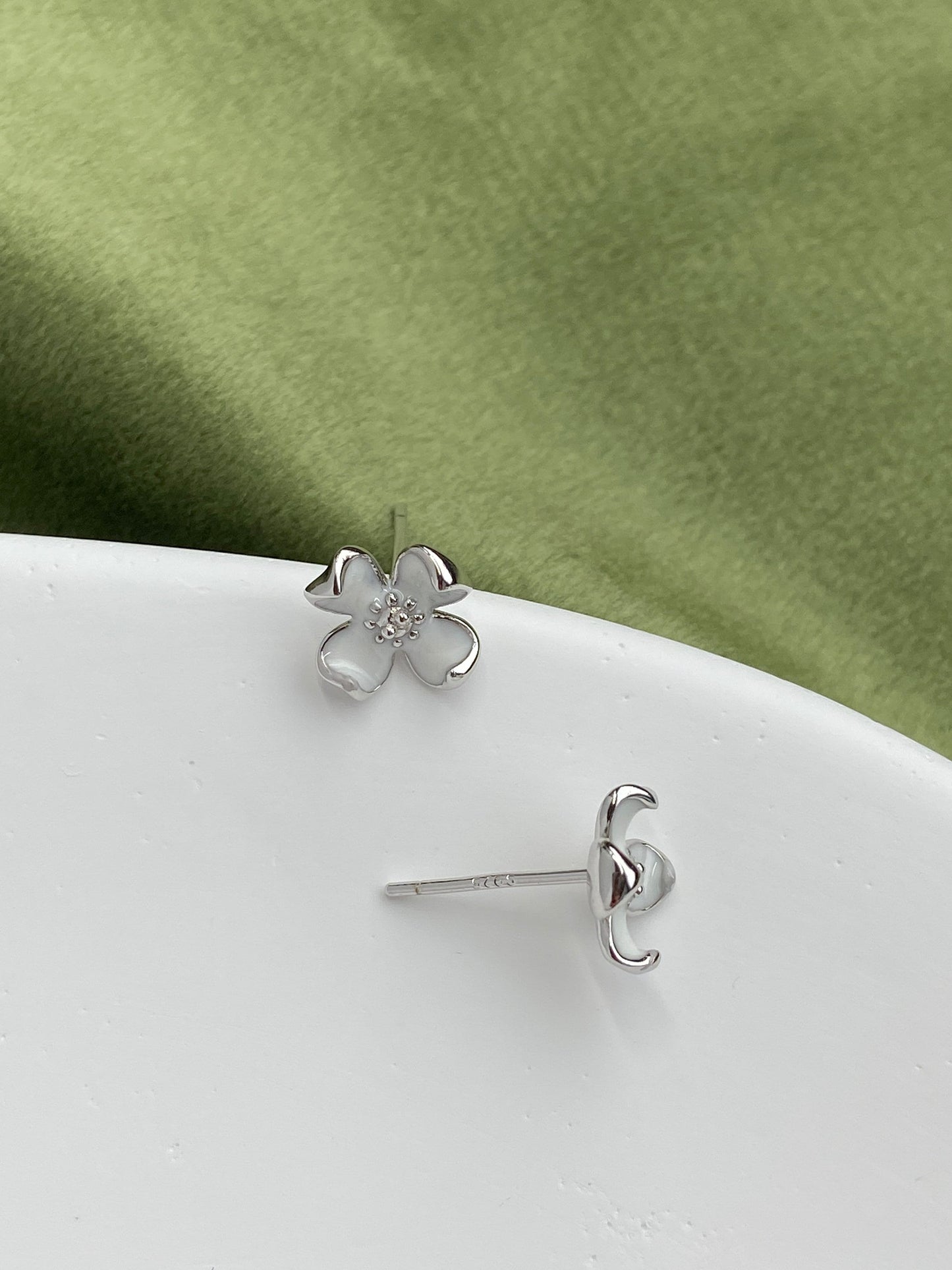 14K Gold Plated 925 Sterling Silver Lovely Cute White Four Leaf Clover Flower Stud Earrings