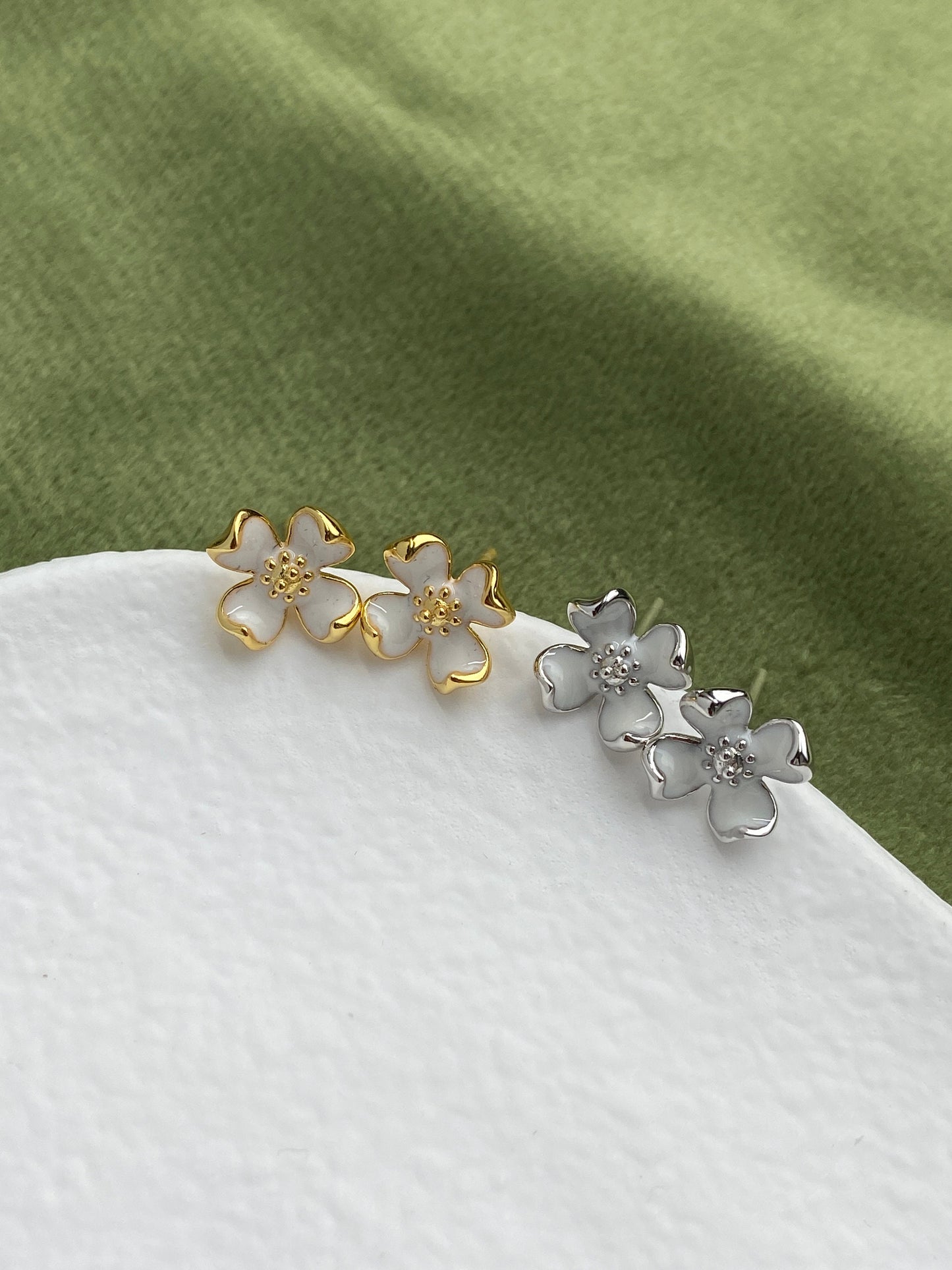 14K Gold Plated 925 Sterling Silver Lovely Cute White Four Leaf Clover Flower Stud Earrings