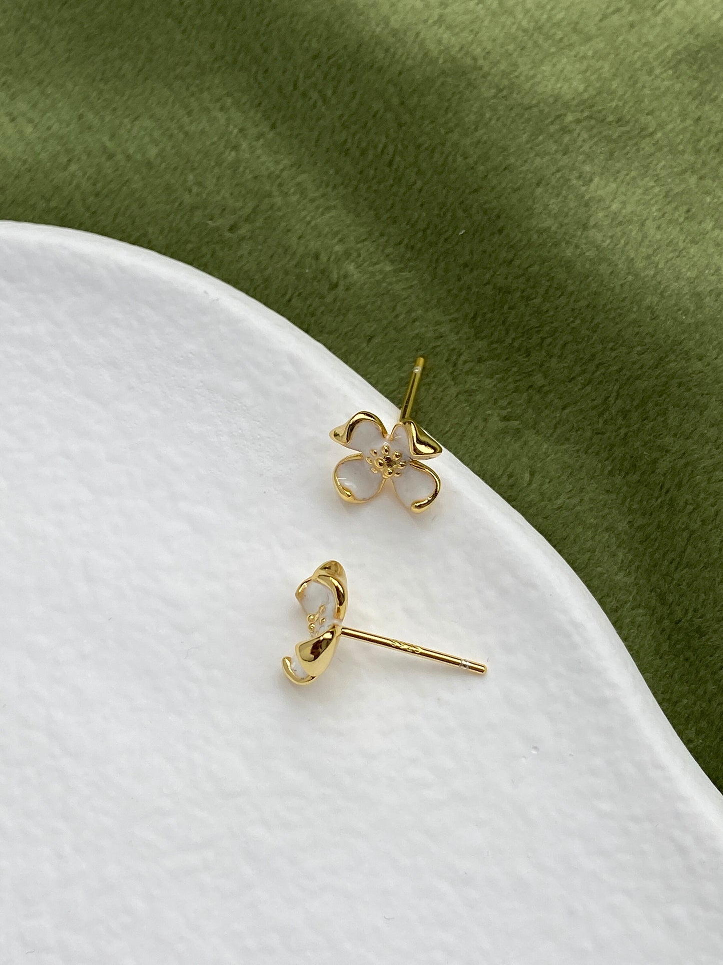 14K Gold Plated 925 Sterling Silver Lovely Cute White Four Leaf Clover Flower Stud Earrings