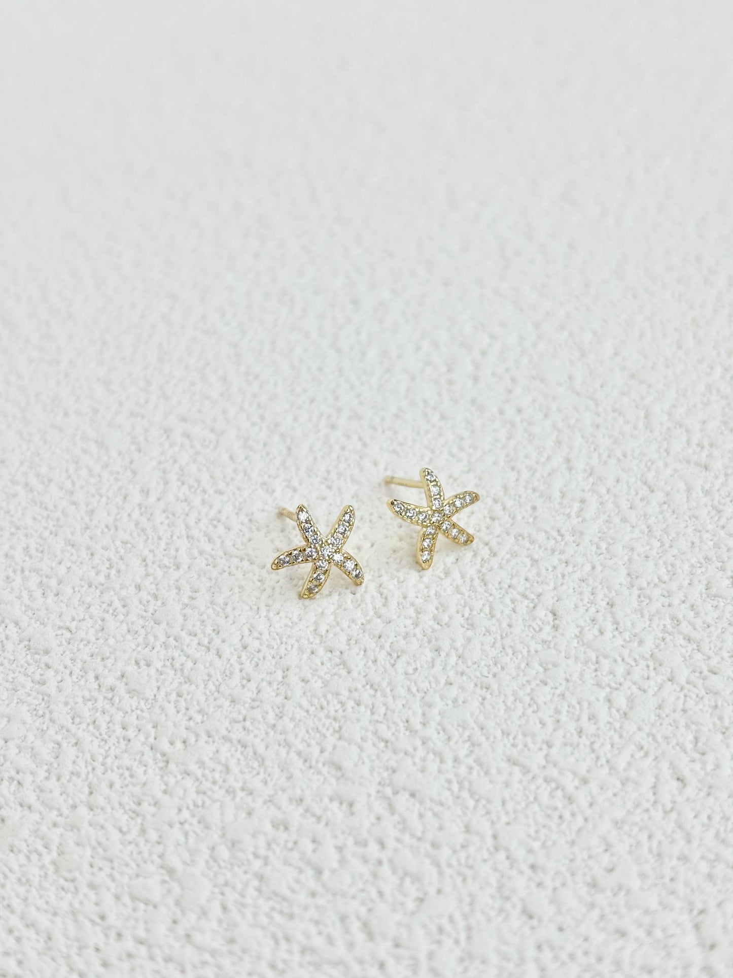Dainty Gold Starfish Stud Earrings, Golden Shiny Star Studs, 14K Gold Plated 925 Sterling Silver Jewellery, Sparkling Celestial Jewelry