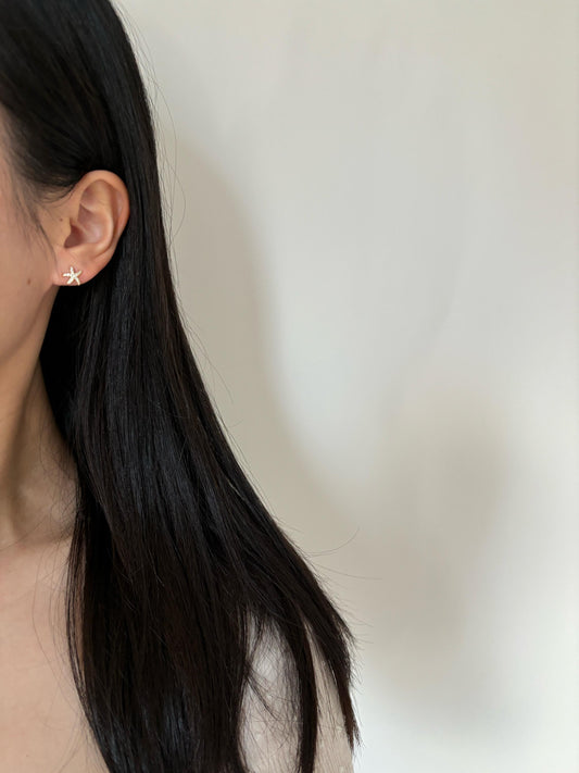 Dainty Gold Starfish Stud Earrings, Golden Shiny Star Studs, 14K Gold Plated 925 Sterling Silver Jewellery, Sparkling Celestial Jewelry