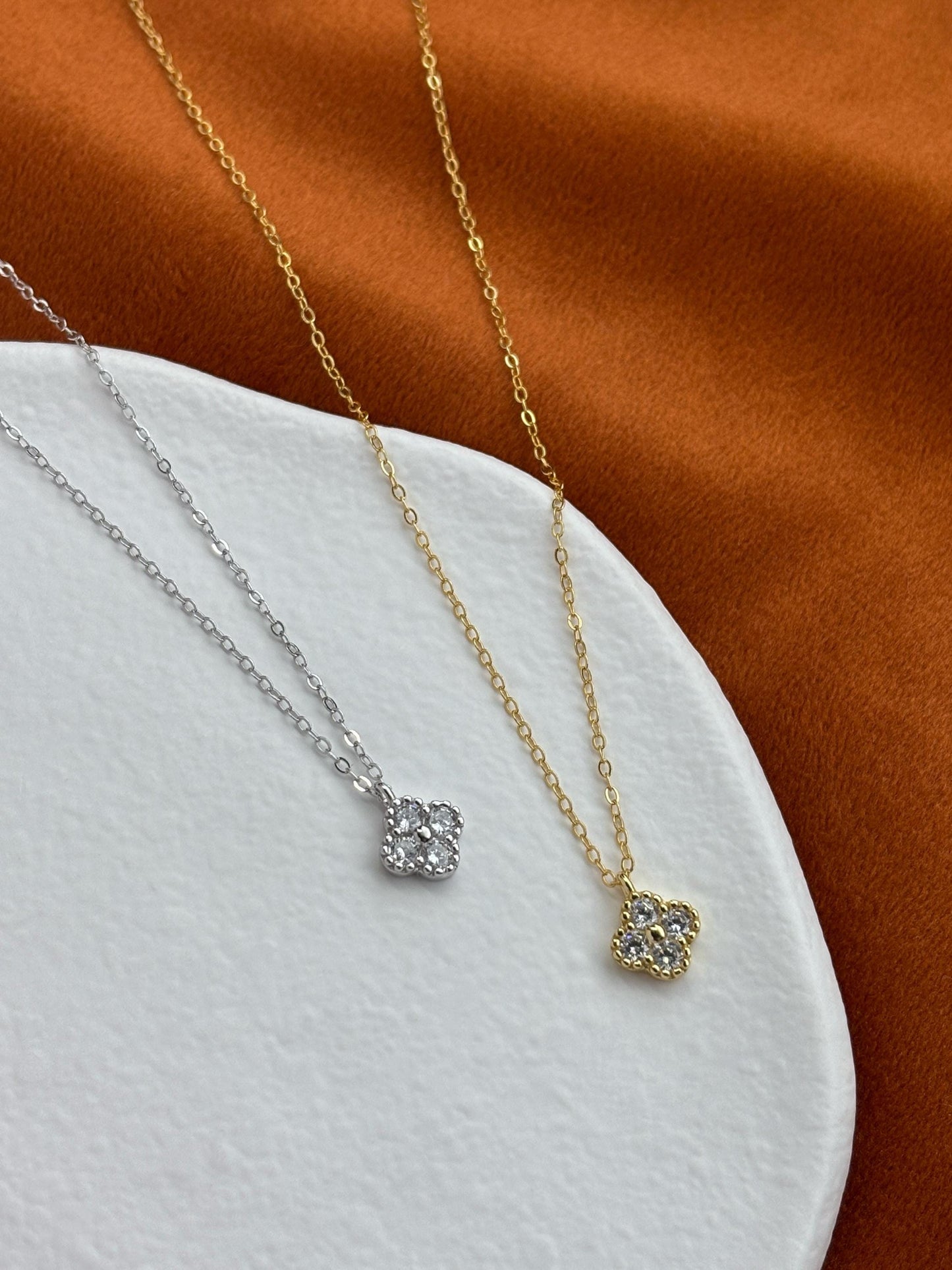 925 Sterling Silver Clover Pendant Necklace, Cute Golden Four Leaf Flower Clavicle Necklace Jewellery, Daily Dainty Shiny Floral Jewelry
