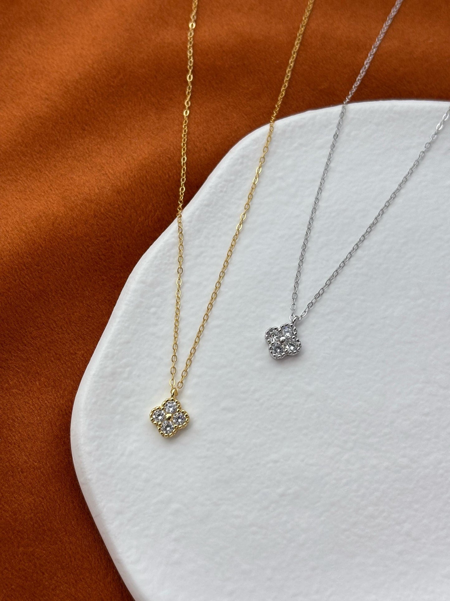 925 Sterling Silver Clover Pendant Necklace, Cute Golden Four Leaf Flower Clavicle Necklace Jewellery, Daily Dainty Shiny Floral Jewelry