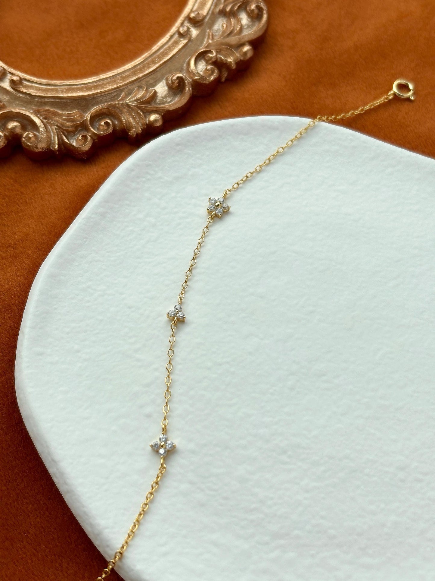 Dainty Clover Bracelet, Golden Four Leaf Floral Charm Bracelet, Shiny Elegant Five Petal Flower Jewelry, Gold Plated 925 Silver Jewellery