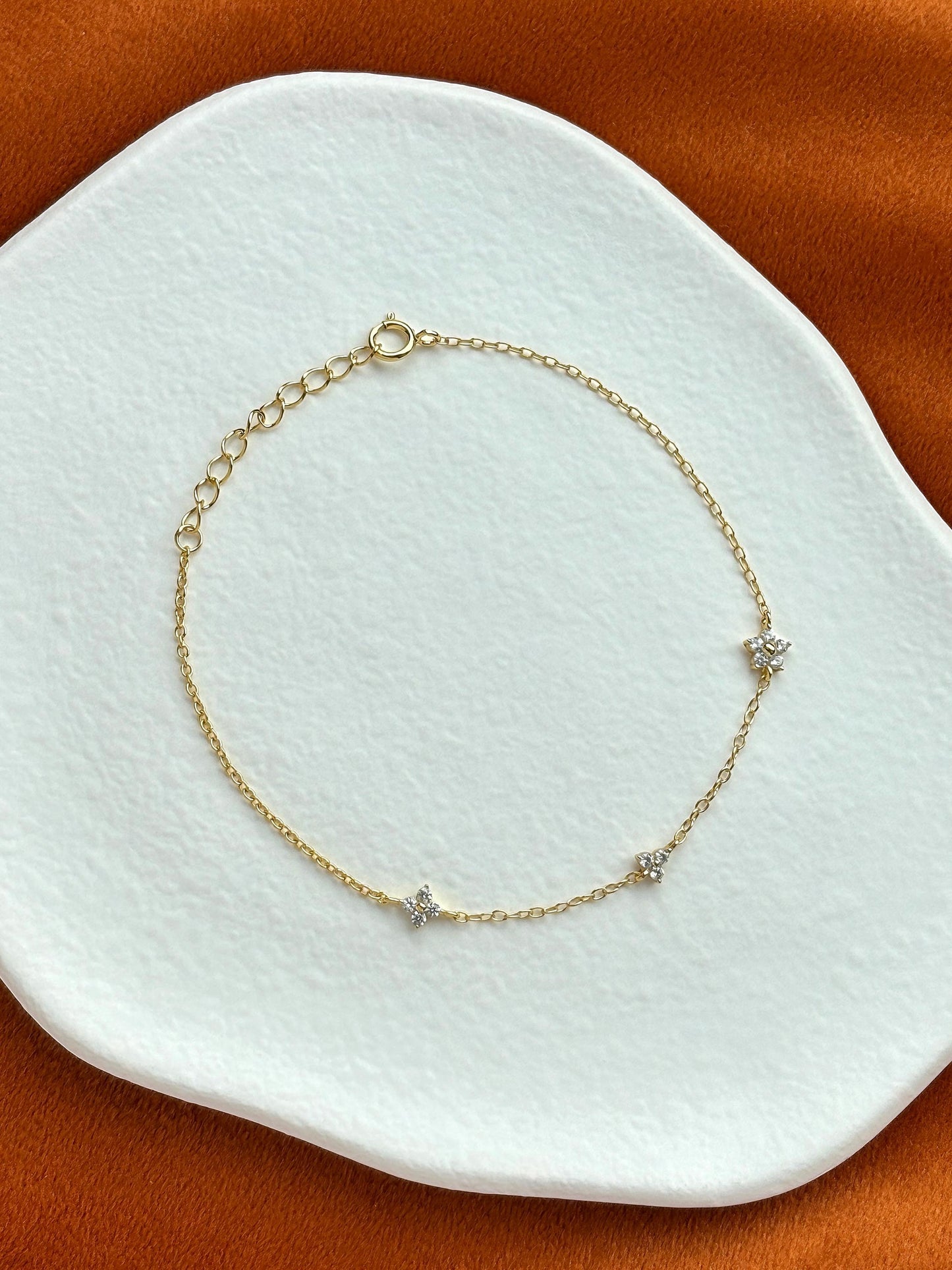 Dainty Clover Bracelet, Golden Four Leaf Floral Charm Bracelet, Shiny Elegant Five Petal Flower Jewelry, Gold Plated 925 Silver Jewellery