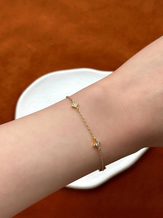 Dainty Star Bracelet, Golden Four Point Star Charm Bracelet, Shiny Elegant Tiny Star Celestial Jewelry, Gold Plated 925 Silver Jewellery