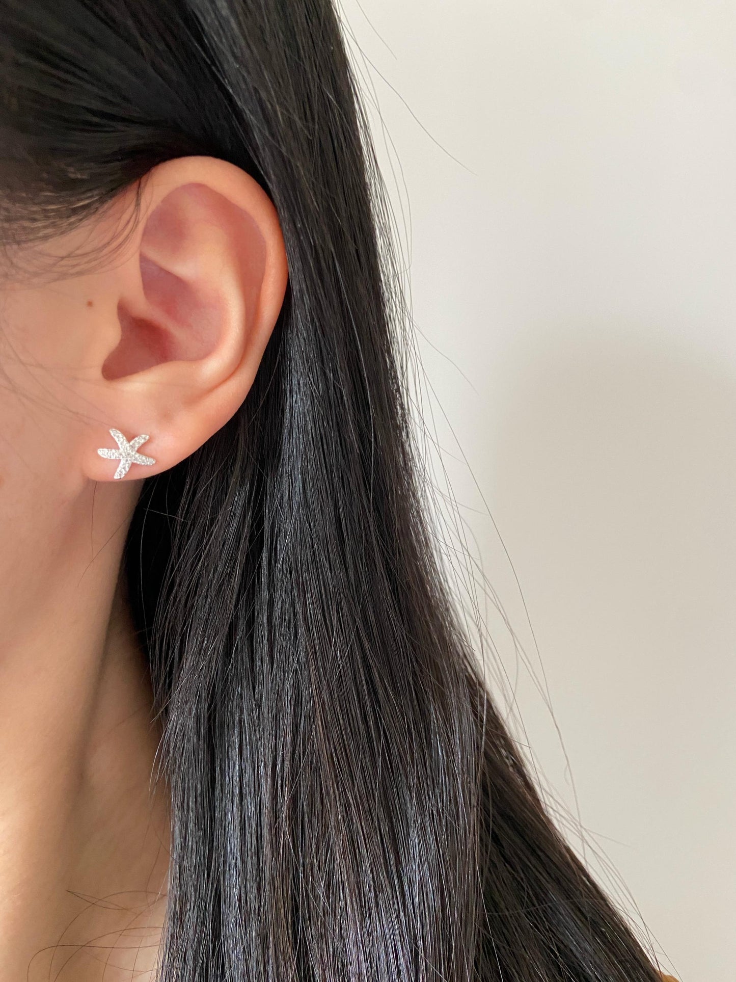 Dainty Gold Starfish Stud Earrings, Golden Shiny Star Studs, 14K Gold Plated 925 Sterling Silver Jewellery, Sparkling Celestial Jewelry