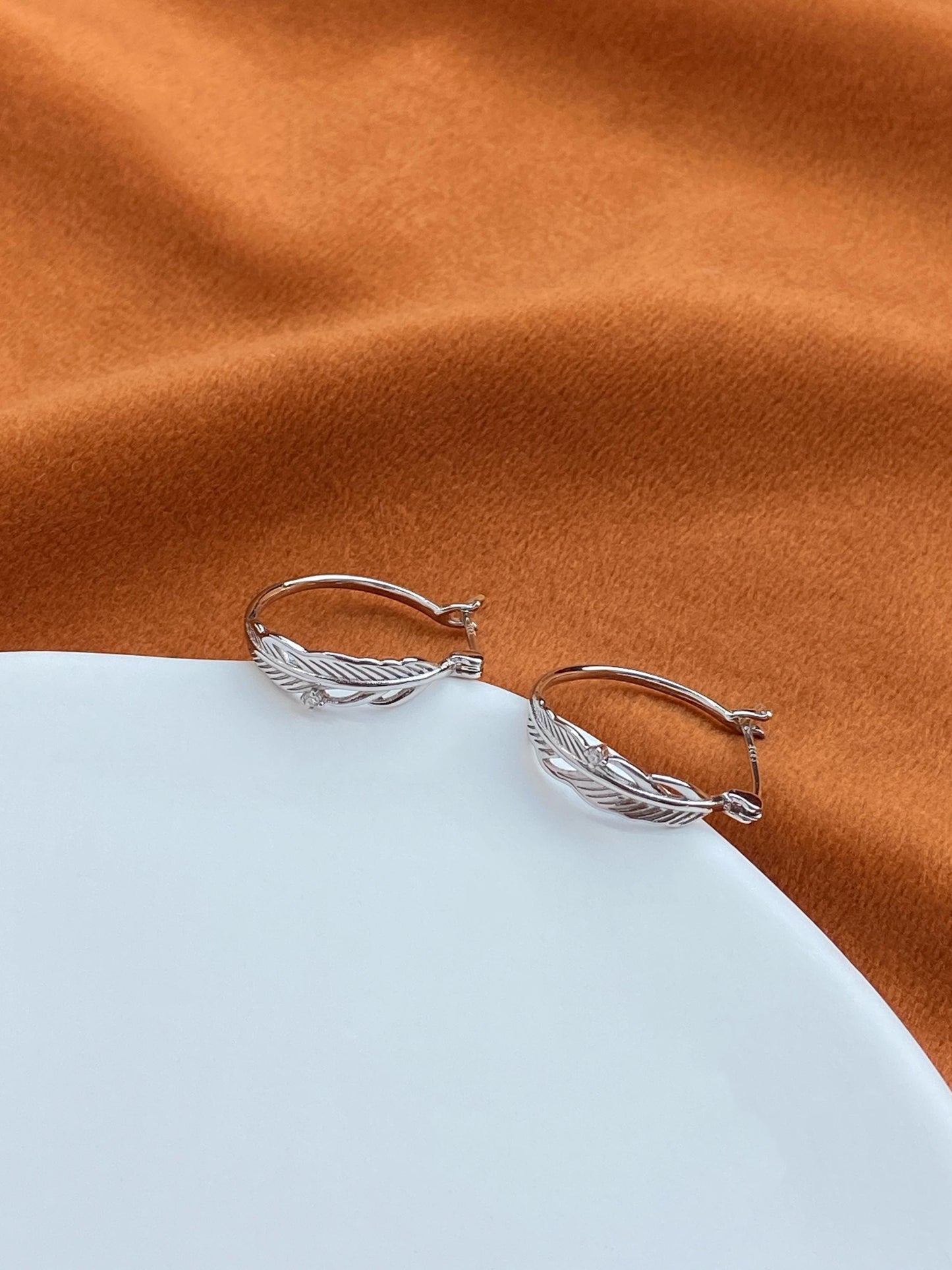 Dainty Silver Feather Hoops, Golden Curved Angelic Feather Huggie, Angel Wings Jewelry, 14K Gold Plated 925 Silver Leaf Earrings Jewellery