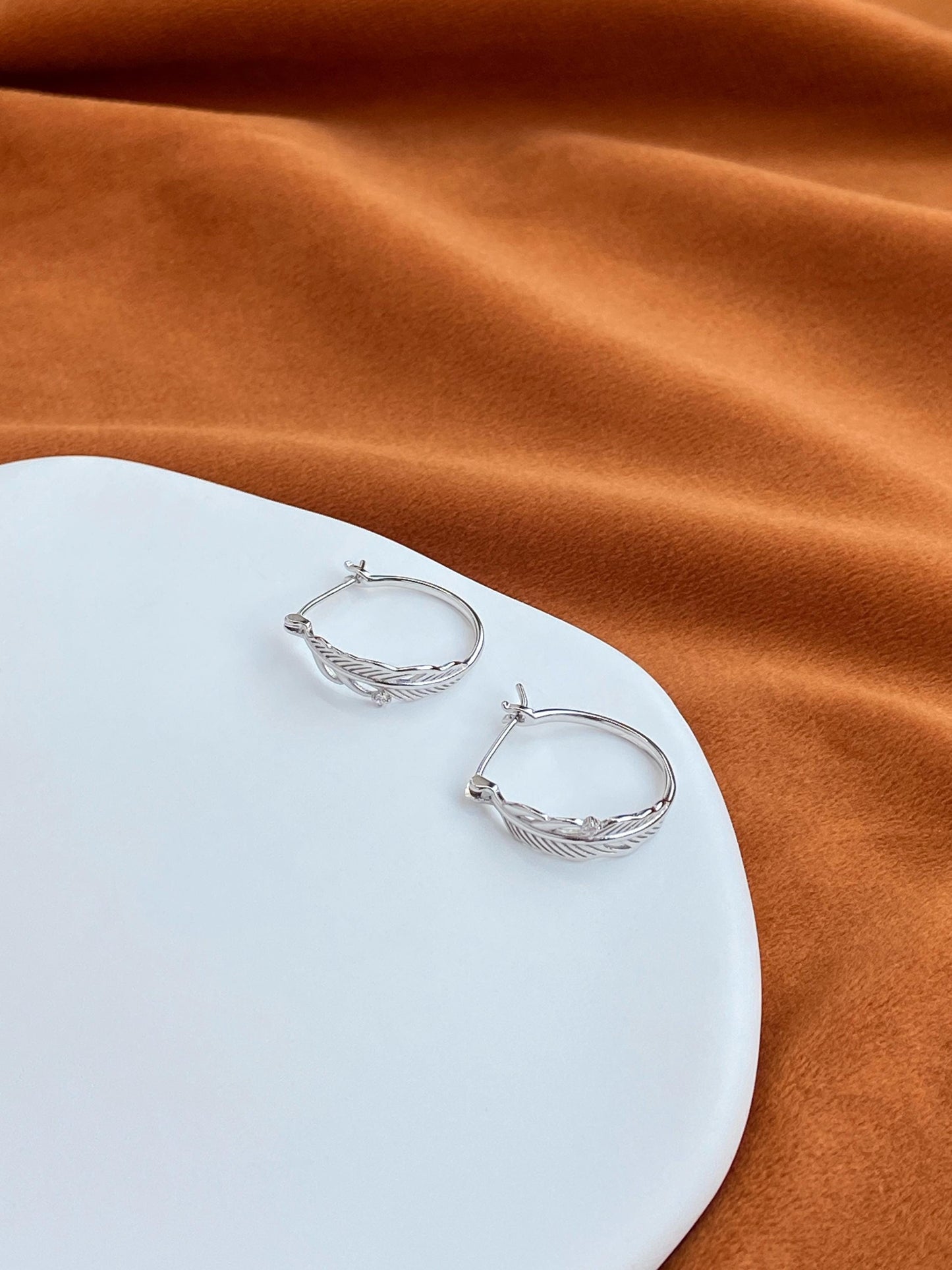 Dainty Silver Feather Hoops, Golden Curved Angelic Feather Huggie, Angel Wings Jewelry, 14K Gold Plated 925 Silver Leaf Earrings Jewellery