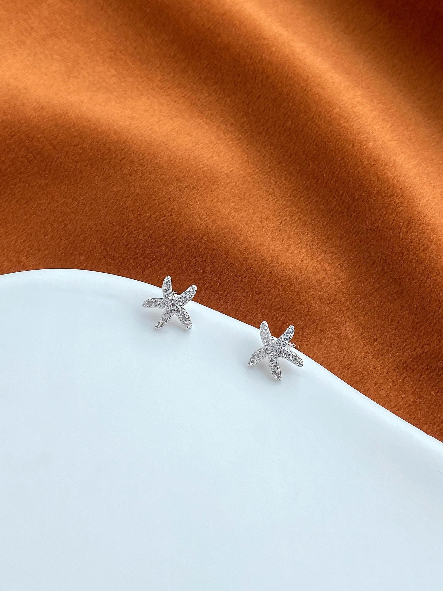 Dainty Gold Starfish Stud Earrings, Golden Shiny Star Studs, 14K Gold Plated 925 Sterling Silver Jewellery, Sparkling Celestial Jewelry