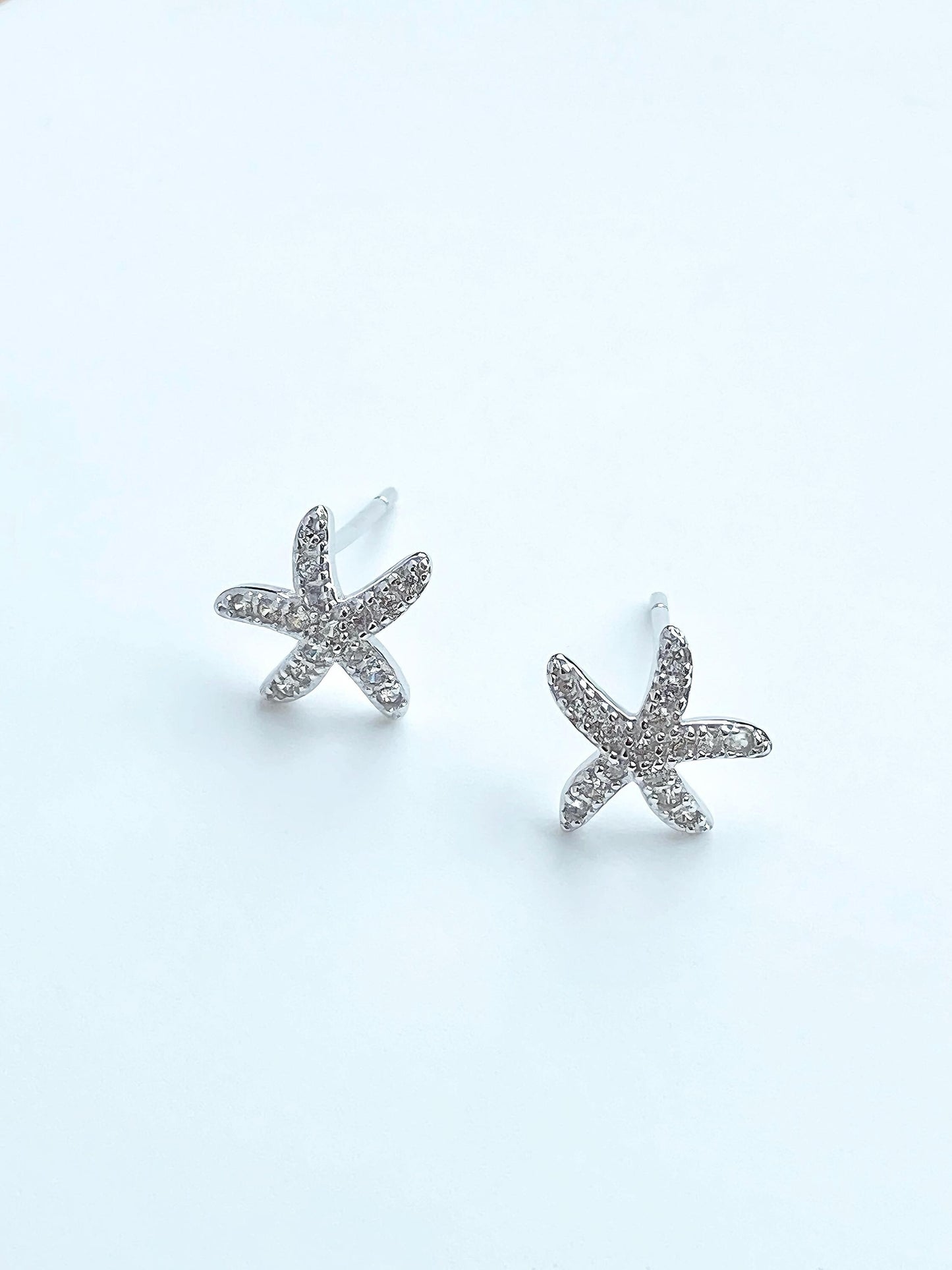 Dainty Gold Starfish Stud Earrings, Golden Shiny Star Studs, 14K Gold Plated 925 Sterling Silver Jewellery, Sparkling Celestial Jewelry