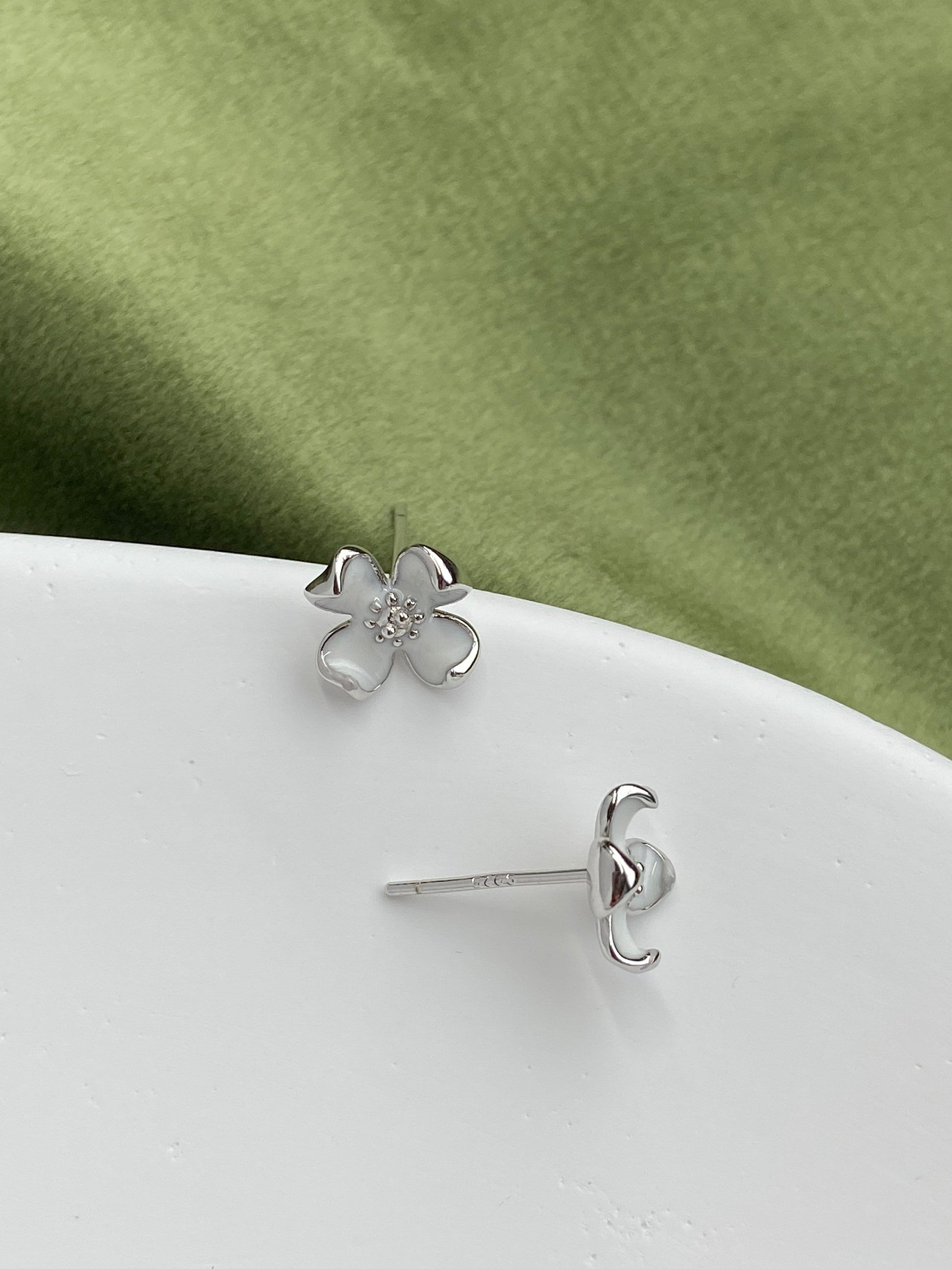 14K Gold Plated 925 Sterling Silver Lovely Cute White Four Leaf Clover Flower Stud Earrings