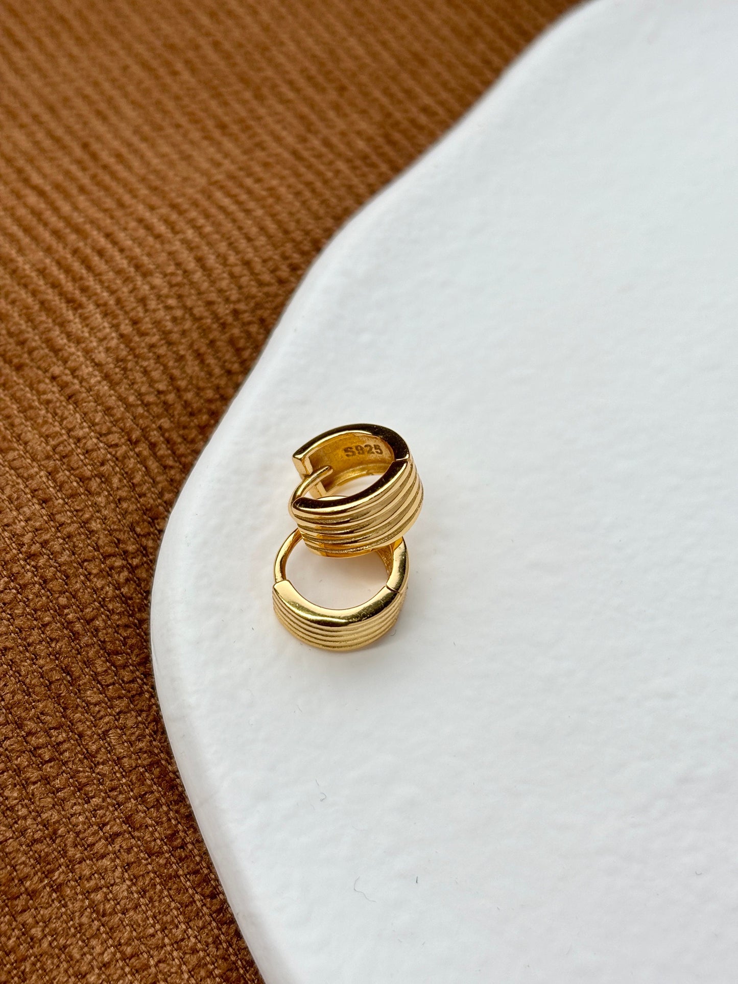 Chunky Ridge Huggie, Golden Ribbed Hoop Earrings, Silver Minimalist Daily Basic Jewelry, Daily 18K Gold Plated 925 Sterling Silver Jewellery