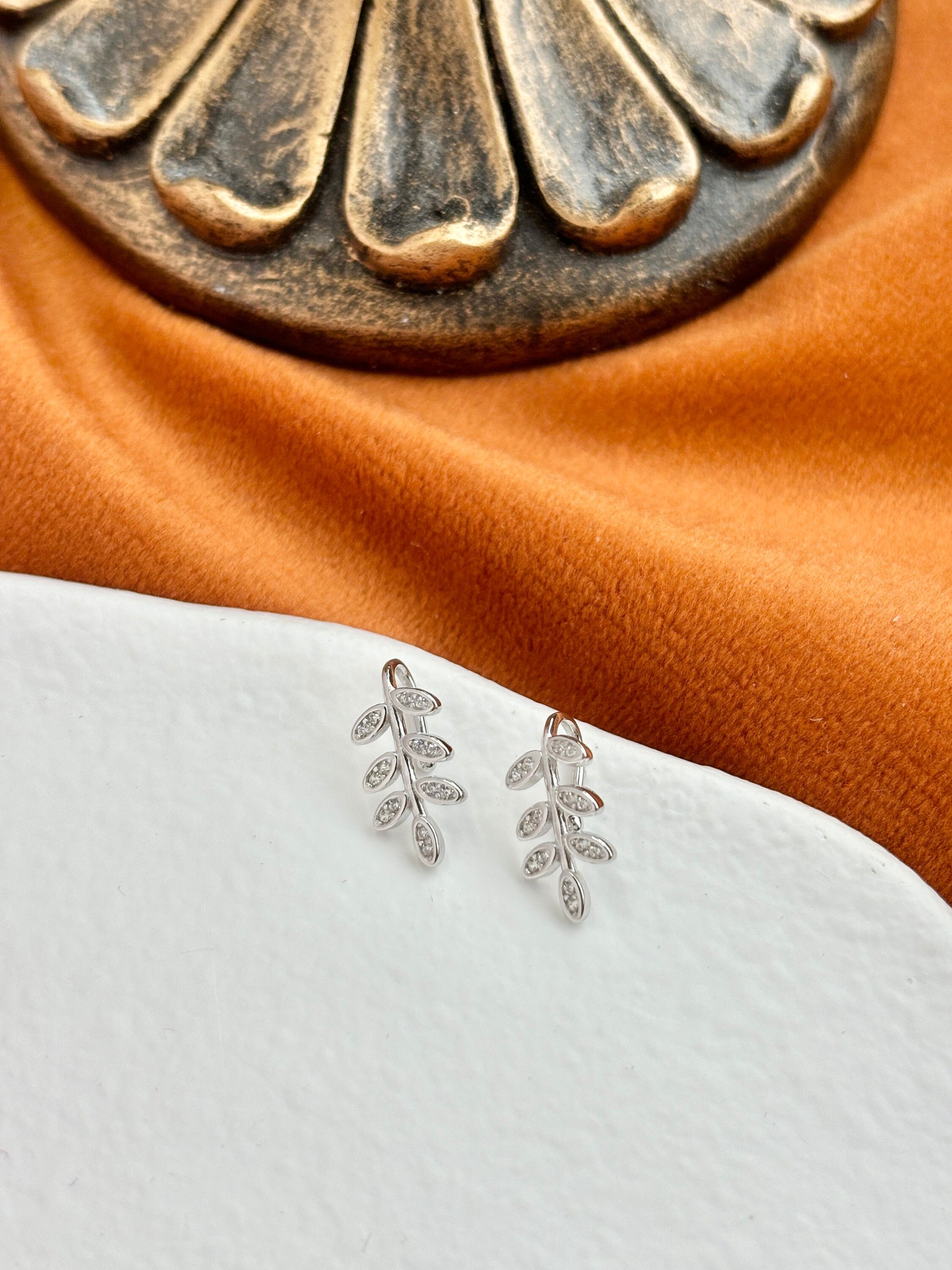 Dainty Leaf Ear Cuff, Golden Leaf Non-piercing Earrings, Silver Plant Jewelry, 14K Gold Plated 925 Sterling Silver Jewellery