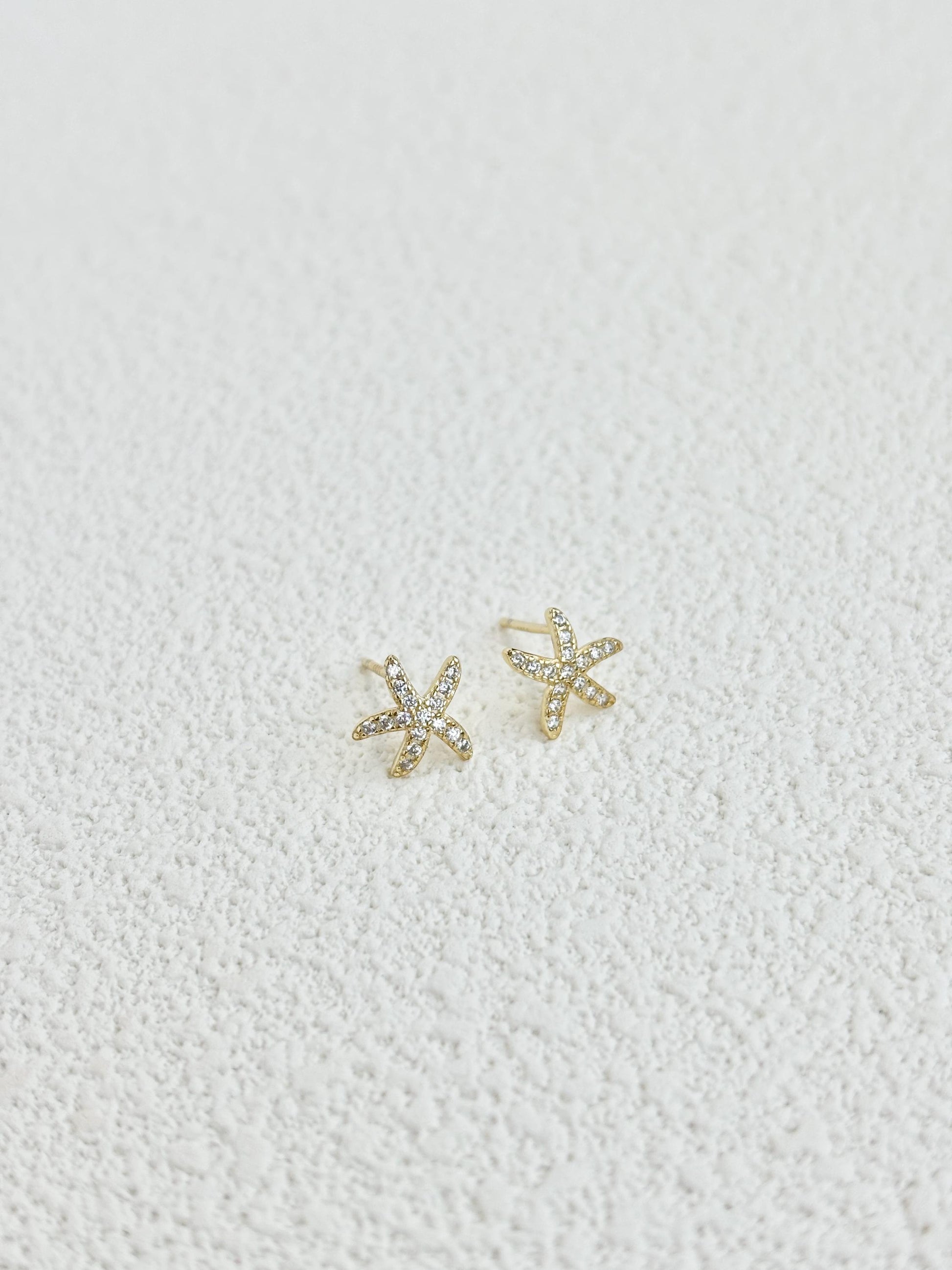 Dainty Gold Starfish Stud Earrings, Golden Shiny Star Studs, 14K Gold Plated 925 Sterling Silver Jewellery, Sparkling Celestial Jewelry