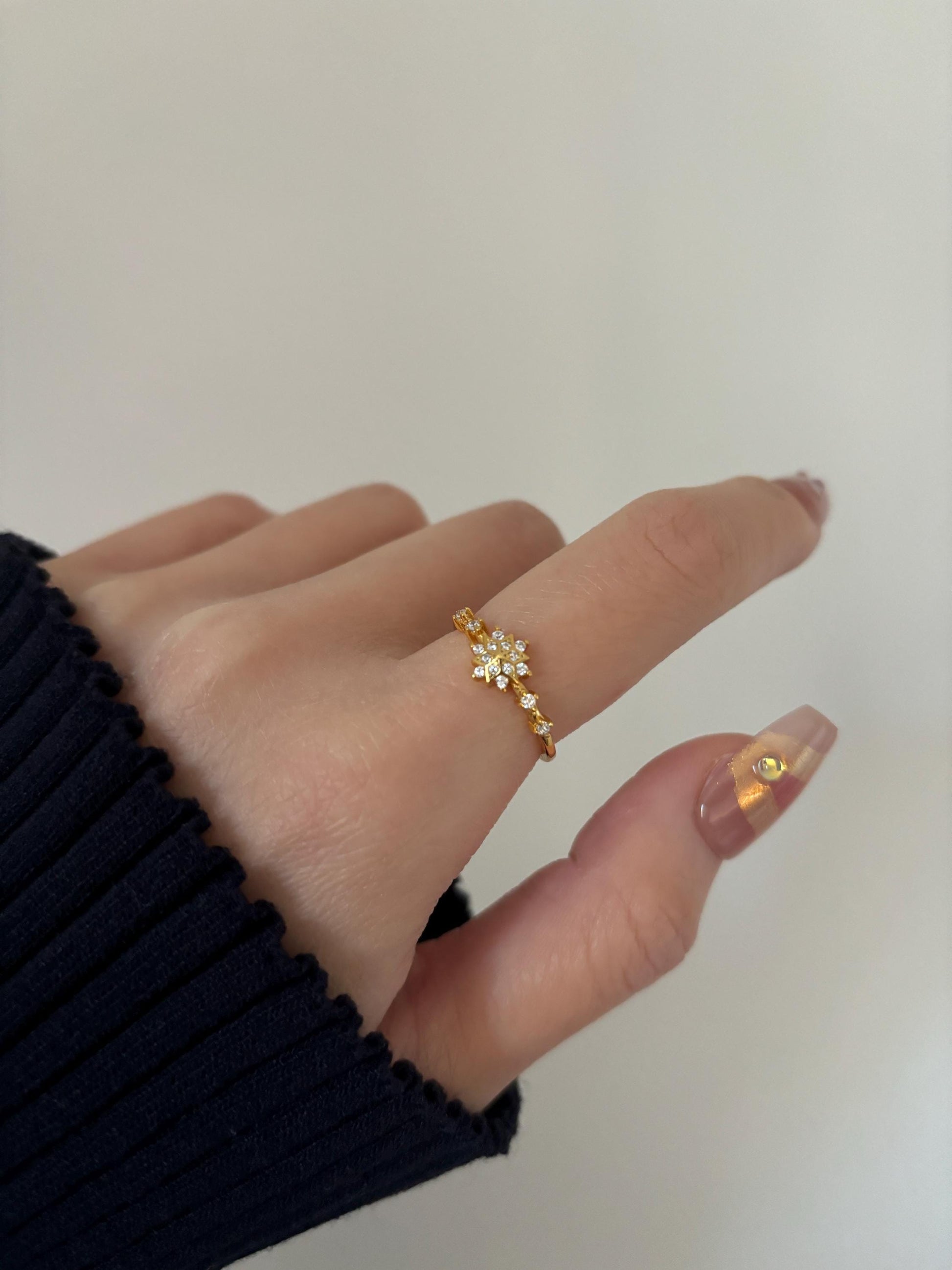 Golden Snowflake Ring, Christmas Shiny North Star Rings, Sparkling Gold Star Jewelry, Dainty Celestial Zircon Ring, Luxury Elegant Jewellery