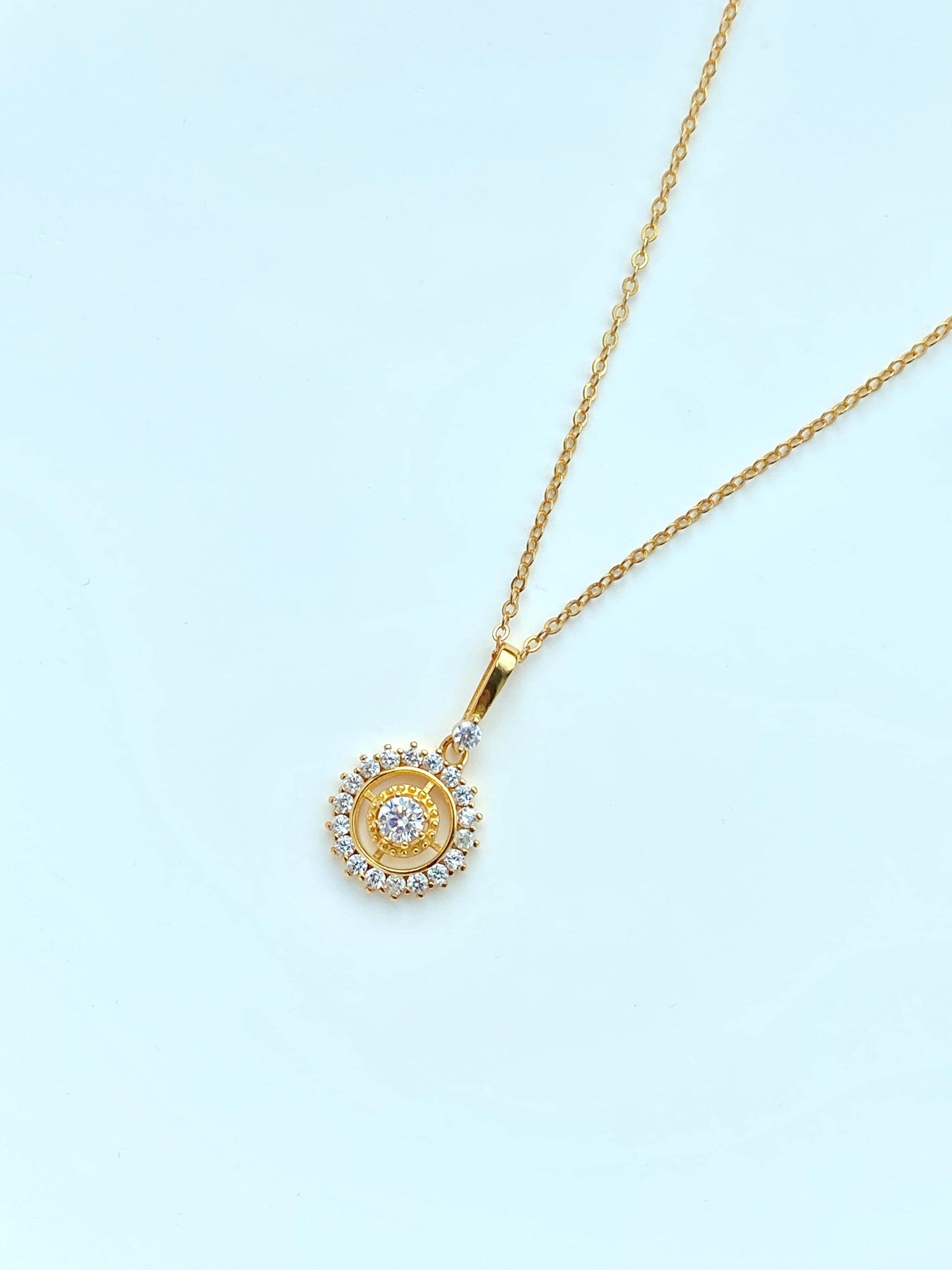 Round Halo Necklace, Gold Circle Pendant, Dainty Shiny Zircon Necklace, Golden Retro Compass Jewellery, Luxury Elegant Clavicle Necklace