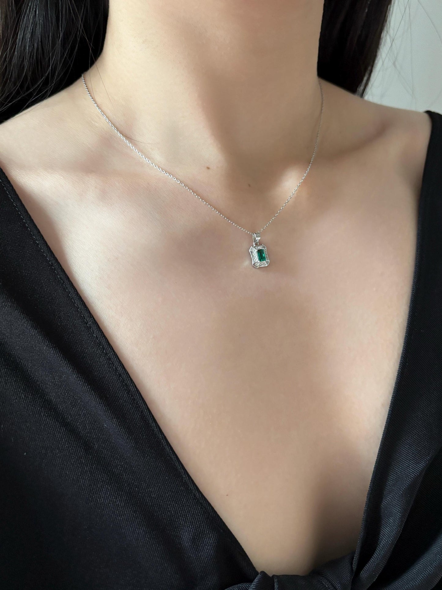Dainty Green Emerald Pendant, Shiny Rectangle Green Stone Golden Chain Clavicle Necklace Jewellery, Elegant Retro Vintage Silver Jewelry