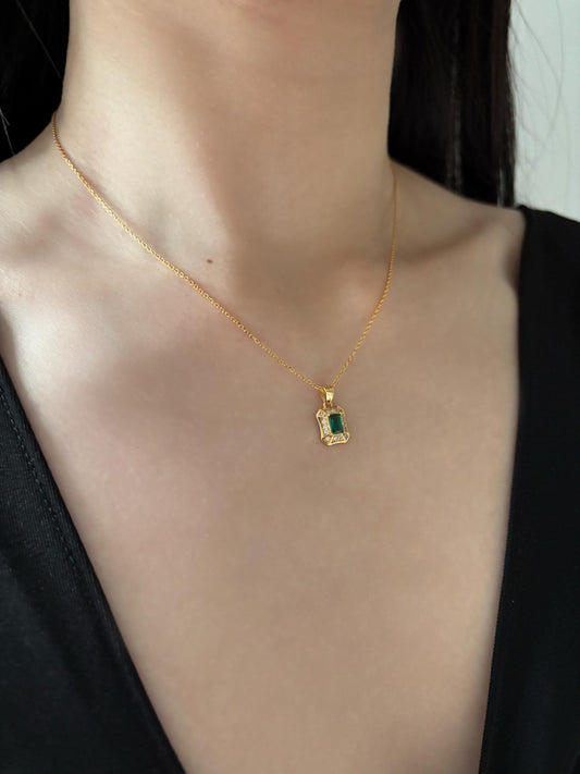 Dainty Green Emerald Pendant, Shiny Rectangle Green Stone Golden Chain Clavicle Necklace Jewellery, Elegant Retro Vintage Silver Jewelry