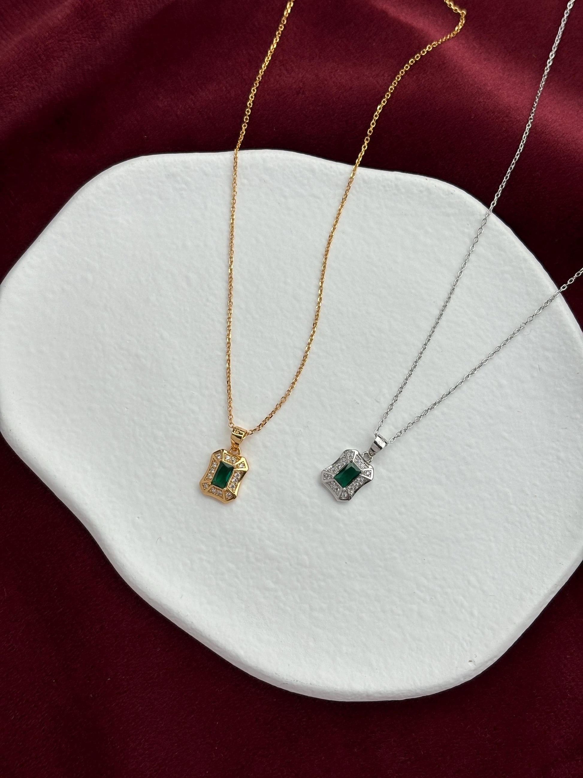 Dainty Green Emerald Pendant, Shiny Rectangle Green Stone Golden Chain Clavicle Necklace Jewellery, Elegant Retro Vintage Silver Jewelry