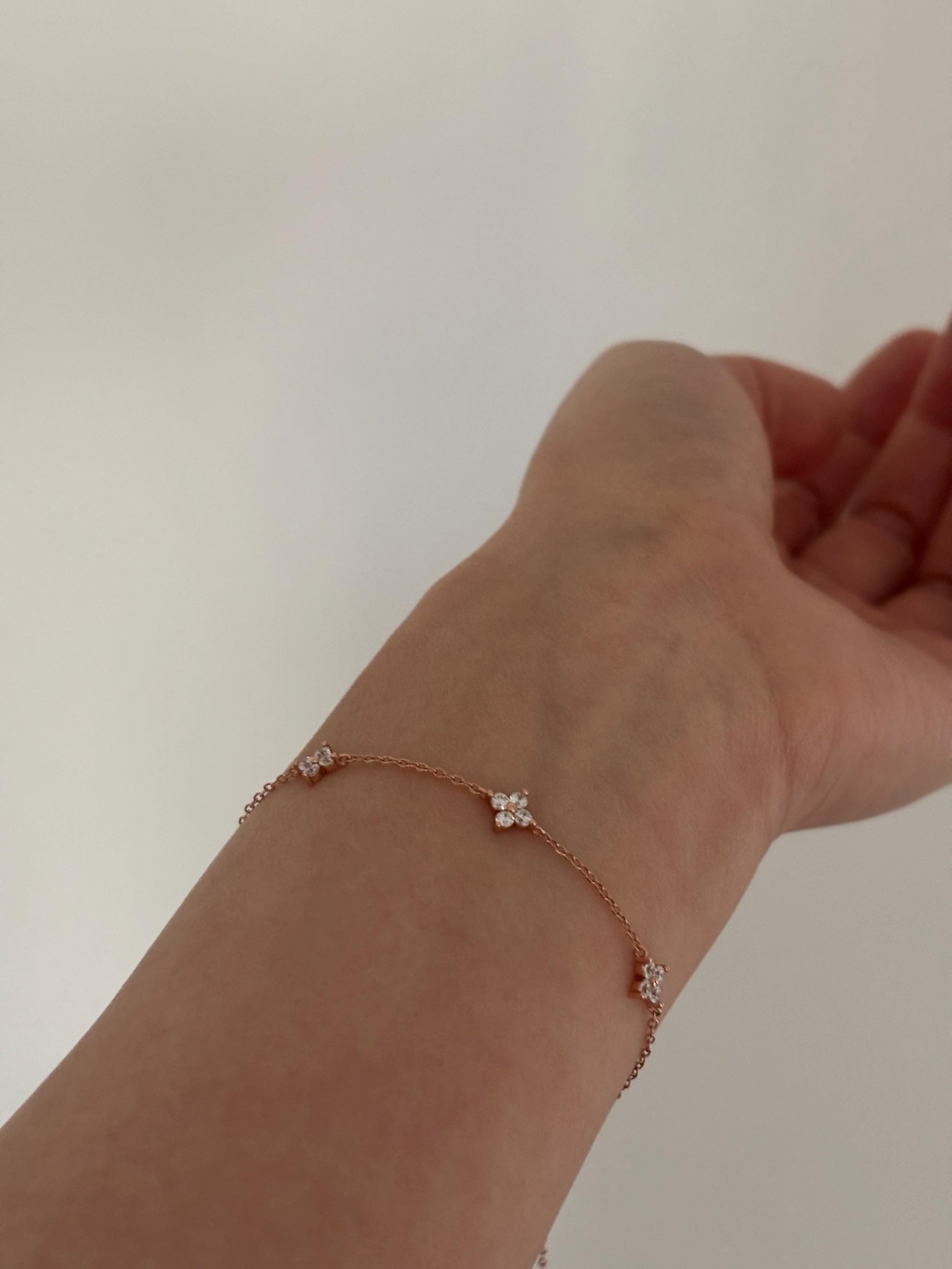 Shiny Silver Four Leaf Clover Bracelet, Golden Flower Charm Bracelet, Floral Star Gold Plated Silver Jewellery, Dainty Elegant Jewelry