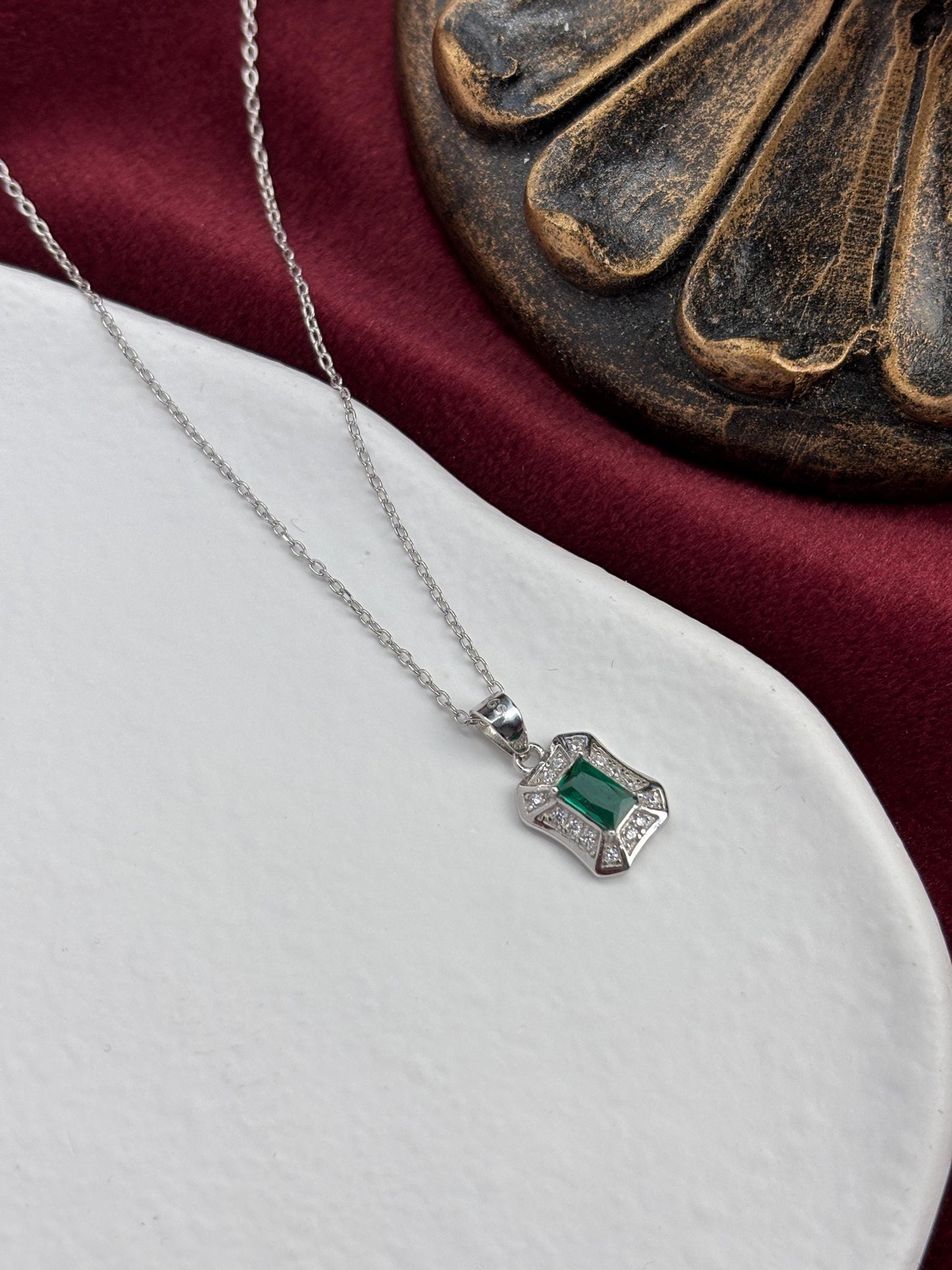 Dainty Green Emerald Pendant, Shiny Rectangle Green Stone Golden Chain Clavicle Necklace Jewellery, Elegant Retro Vintage Silver Jewelry