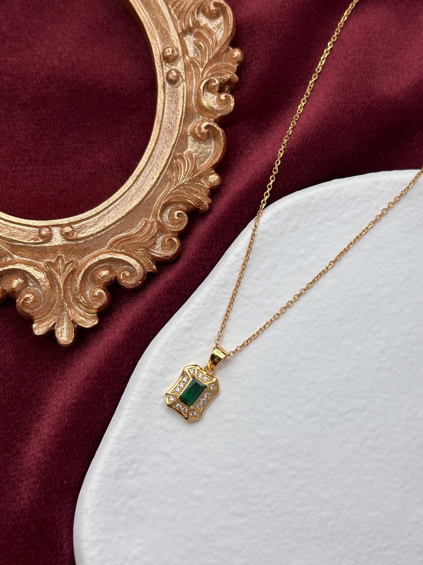 Dainty Green Emerald Pendant, Shiny Rectangle Green Stone Golden Chain Clavicle Necklace Jewellery, Elegant Retro Vintage Silver Jewelry