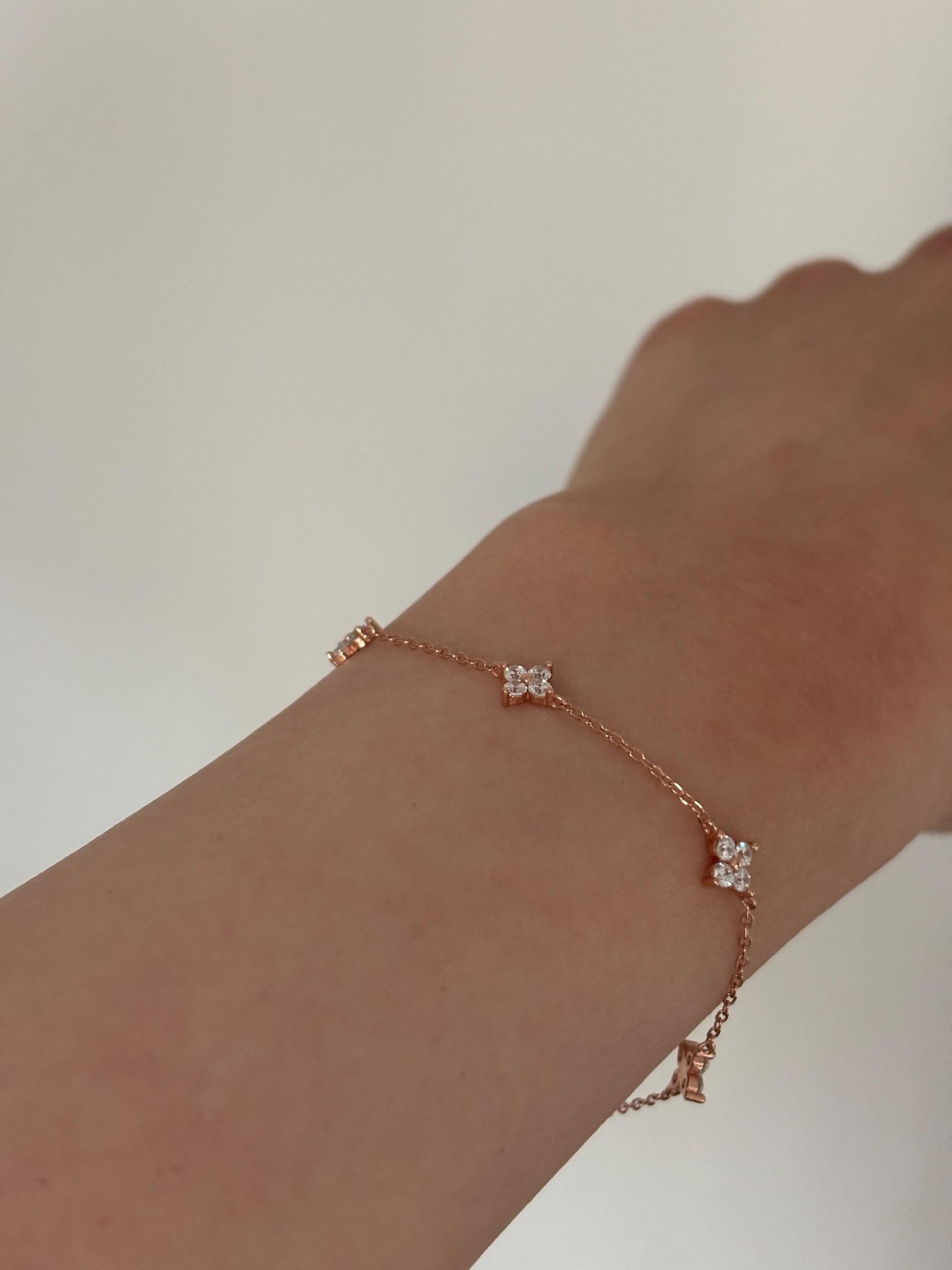 Shiny Silver Four Leaf Clover Bracelet, Golden Flower Charm Bracelet, Floral Star Gold Plated Silver Jewellery, Dainty Elegant Jewelry