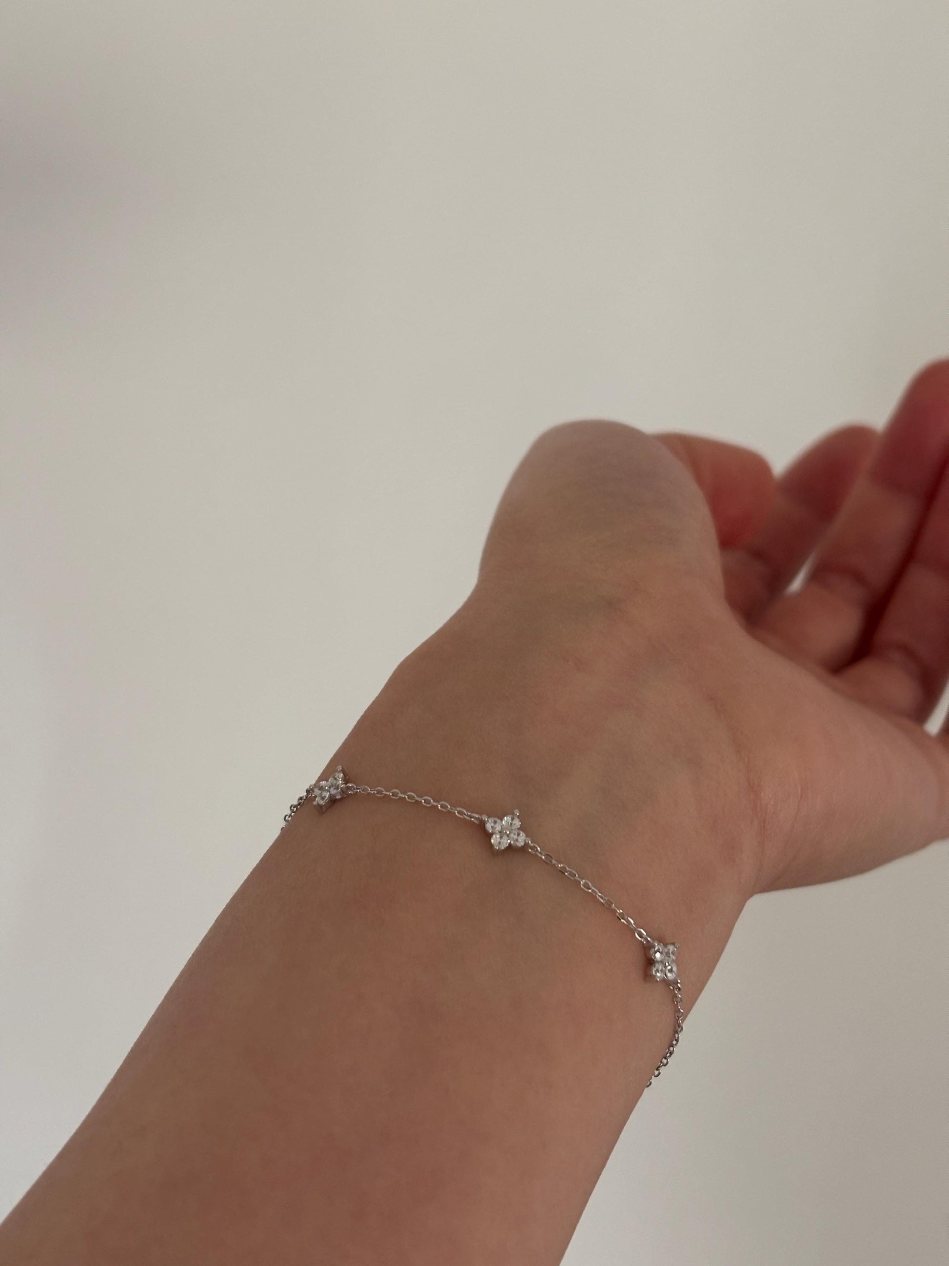 Shiny Silver Four Leaf Clover Bracelet, Golden Flower Charm Bracelet, Floral Star Gold Plated Silver Jewellery, Dainty Elegant Jewelry