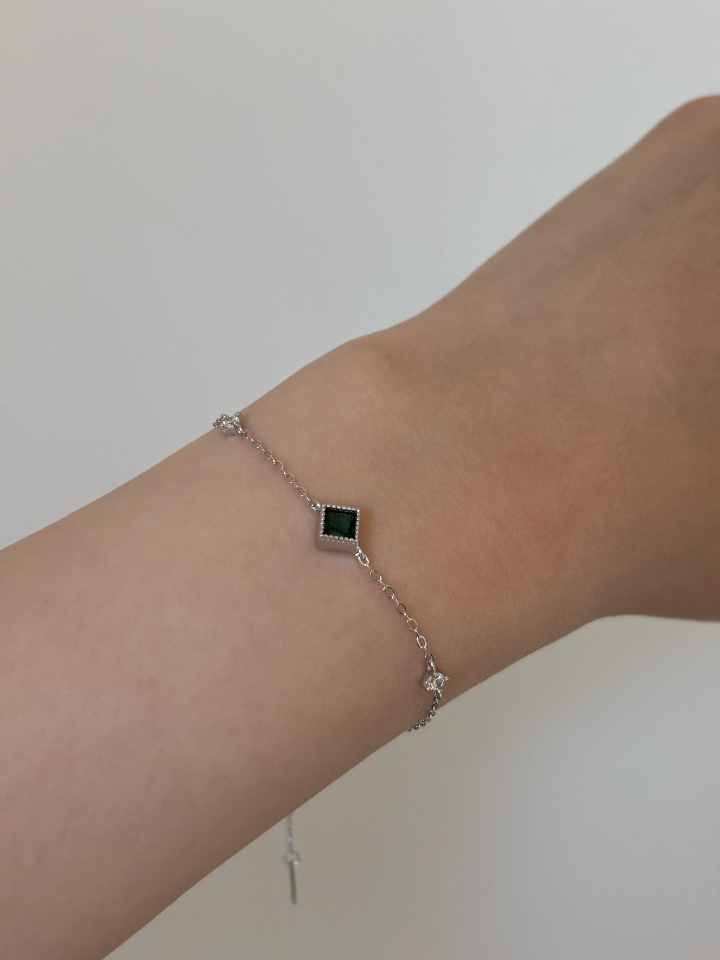 Retro Square Green Stone Bracelet, Vintage Silver Emerald Chain Bracelet, 14K Gold Plated Sterling Silver Jewellery, Dainty Elegant Jewelry