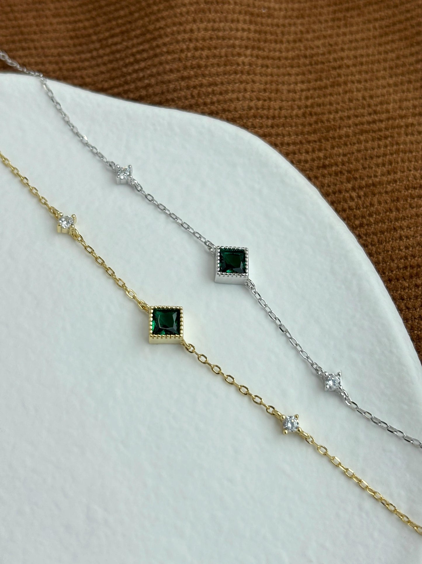 Retro Square Green Stone Bracelet, Vintage Silver Emerald Chain Bracelet, 14K Gold Plated Sterling Silver Jewellery, Dainty Elegant Jewelry
