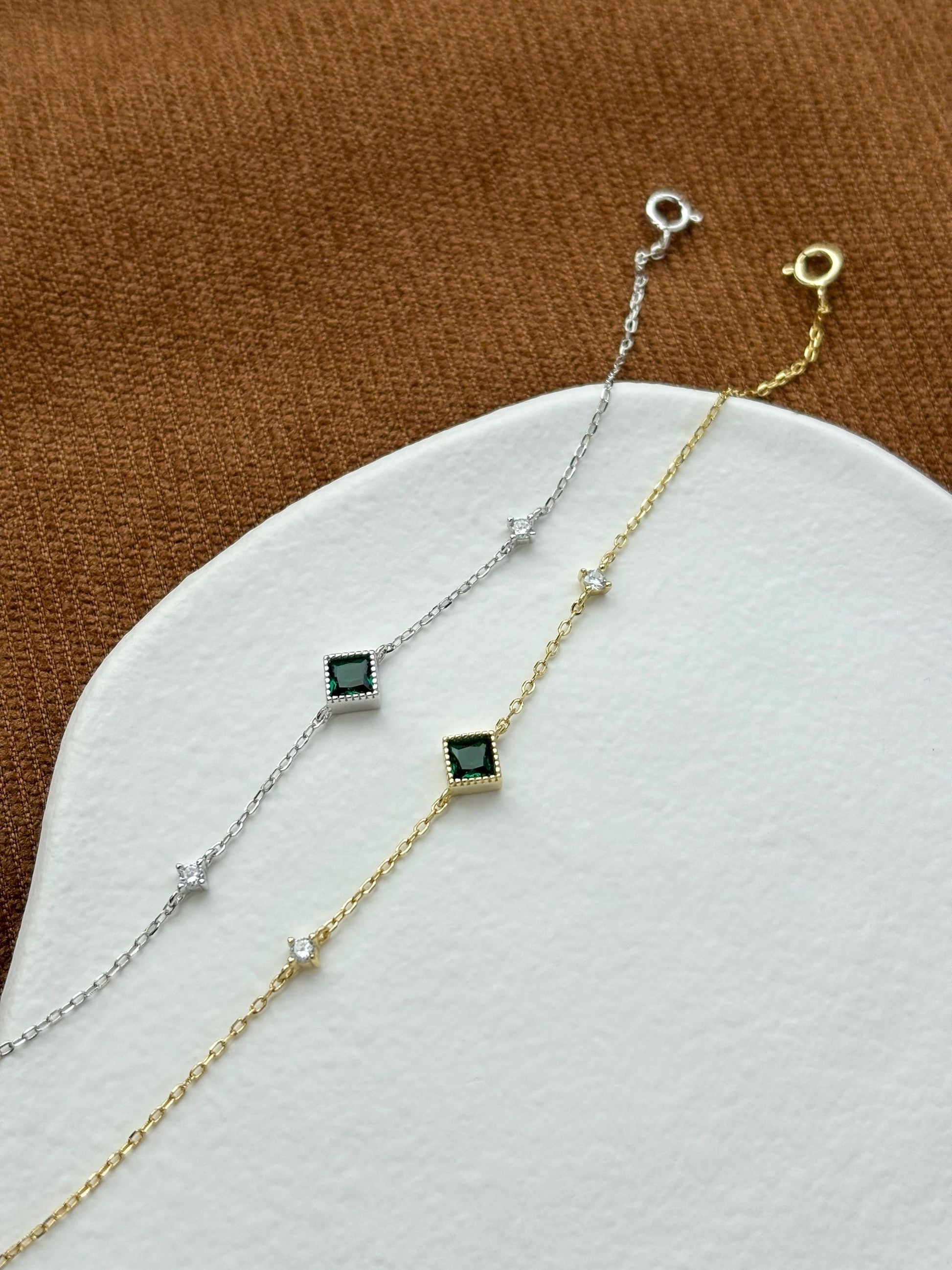 Retro Square Green Stone Bracelet, Vintage Silver Emerald Chain Bracelet, 14K Gold Plated Sterling Silver Jewellery, Dainty Elegant Jewelry