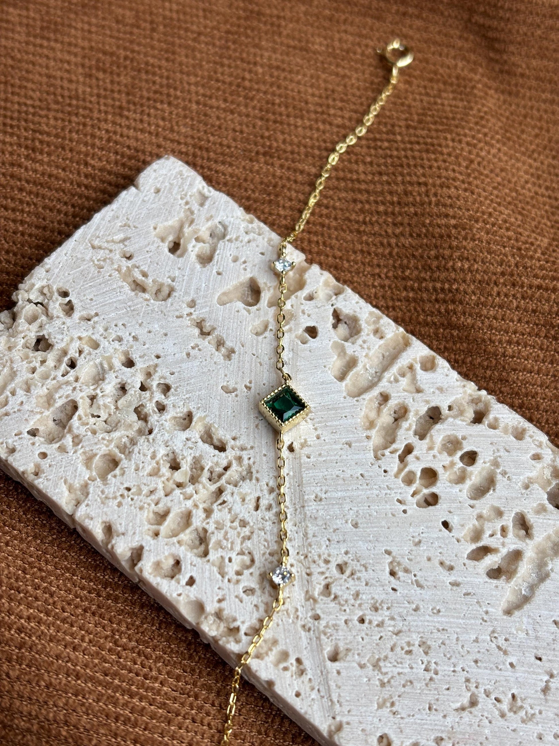 Retro Square Green Stone Bracelet, Vintage Silver Emerald Chain Bracelet, 14K Gold Plated Sterling Silver Jewellery, Dainty Elegant Jewelry