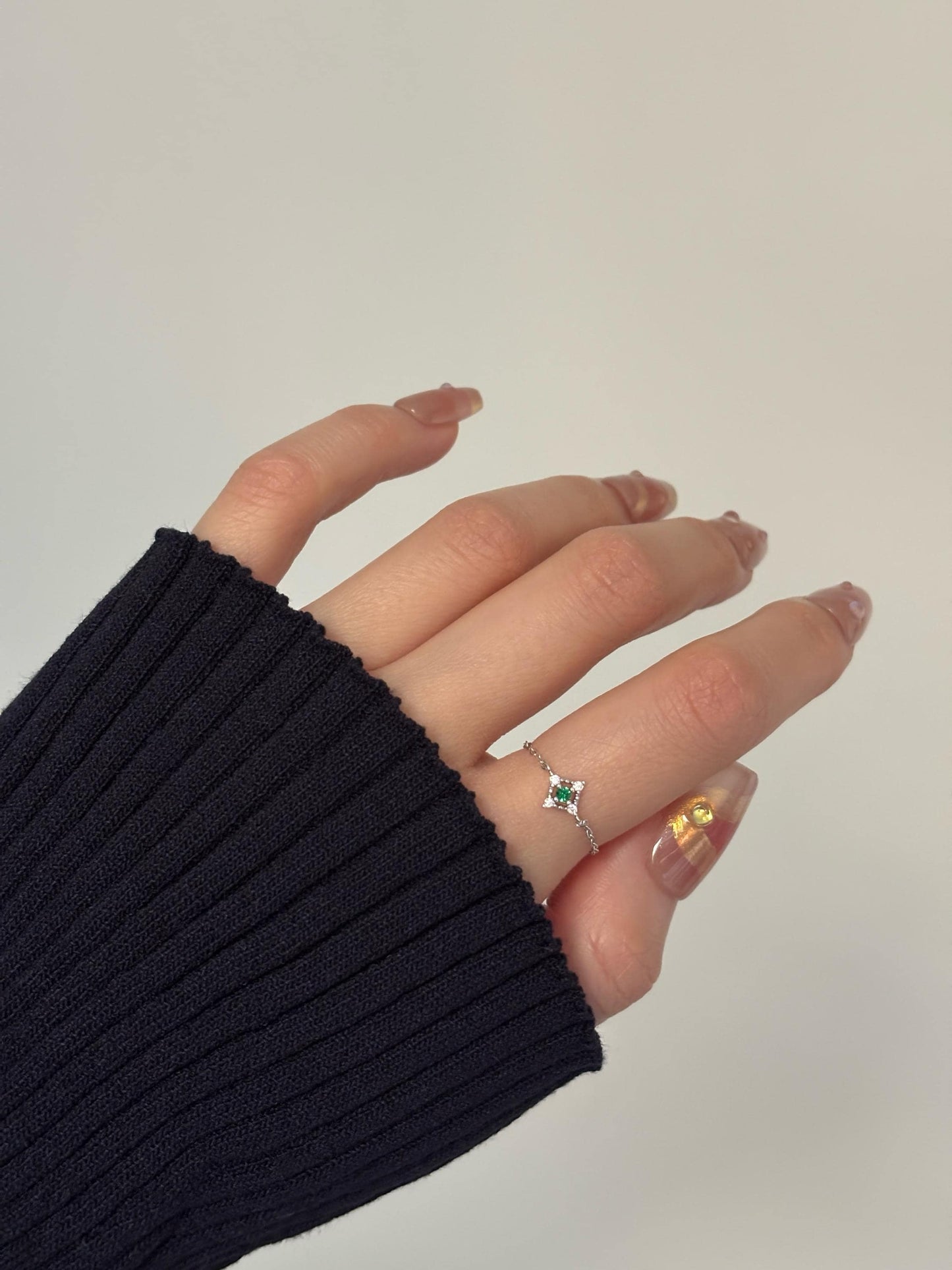 Dainty Square Emerald Ring, Elegant Green Stone Adjustable Rings, Vintage Sterling Silver Chain Ring Jewelry, Retro Golden Rings Jewellery