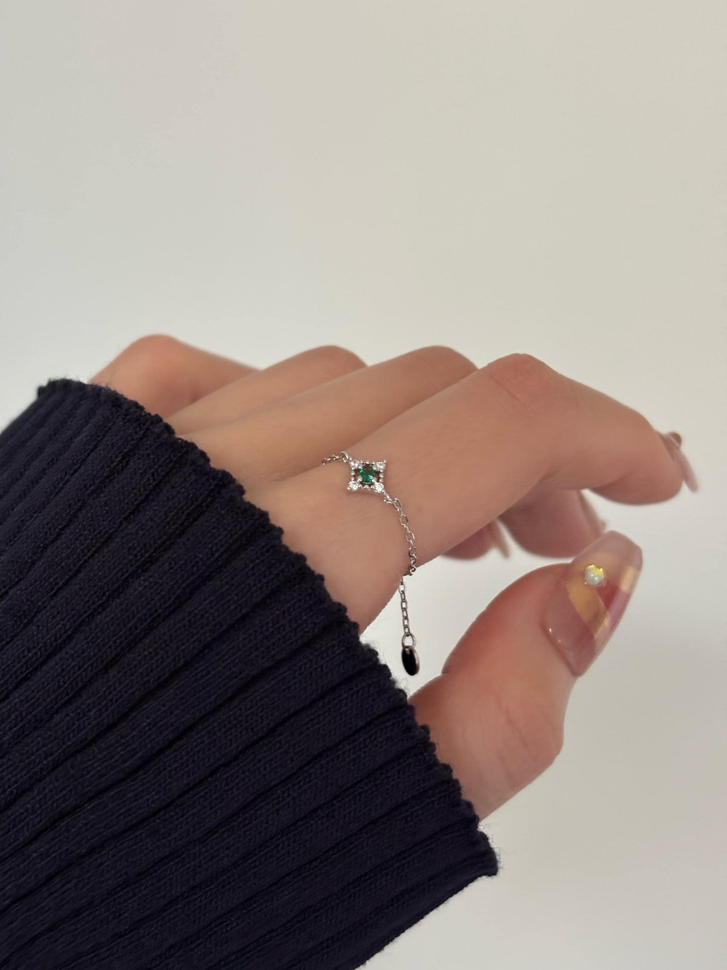 Dainty Square Emerald Ring, Elegant Green Stone Adjustable Rings, Vintage Sterling Silver Chain Ring Jewelry, Retro Golden Rings Jewellery