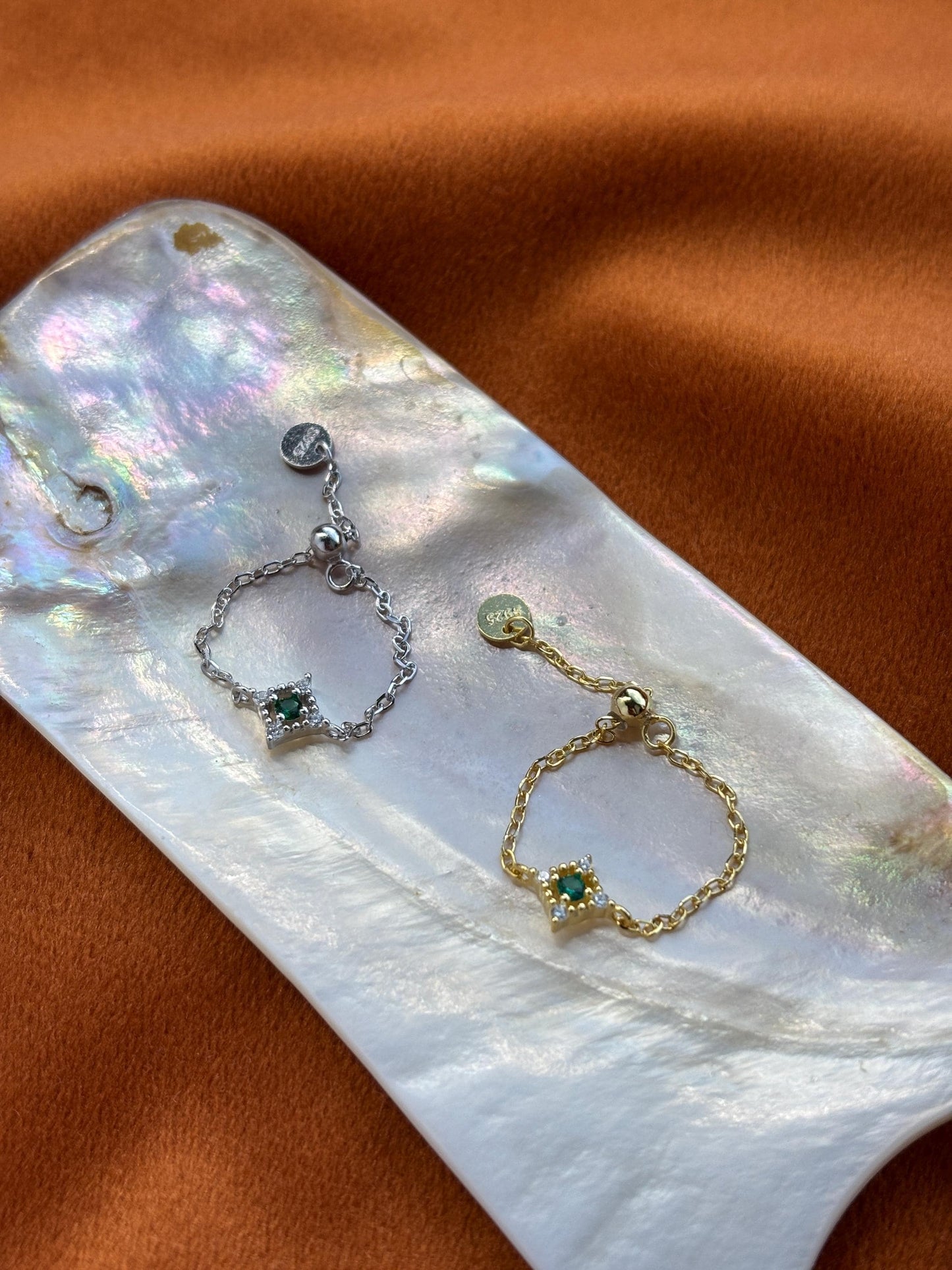 Dainty Square Emerald Ring, Elegant Green Stone Adjustable Rings, Vintage Sterling Silver Chain Ring Jewelry, Retro Golden Rings Jewellery