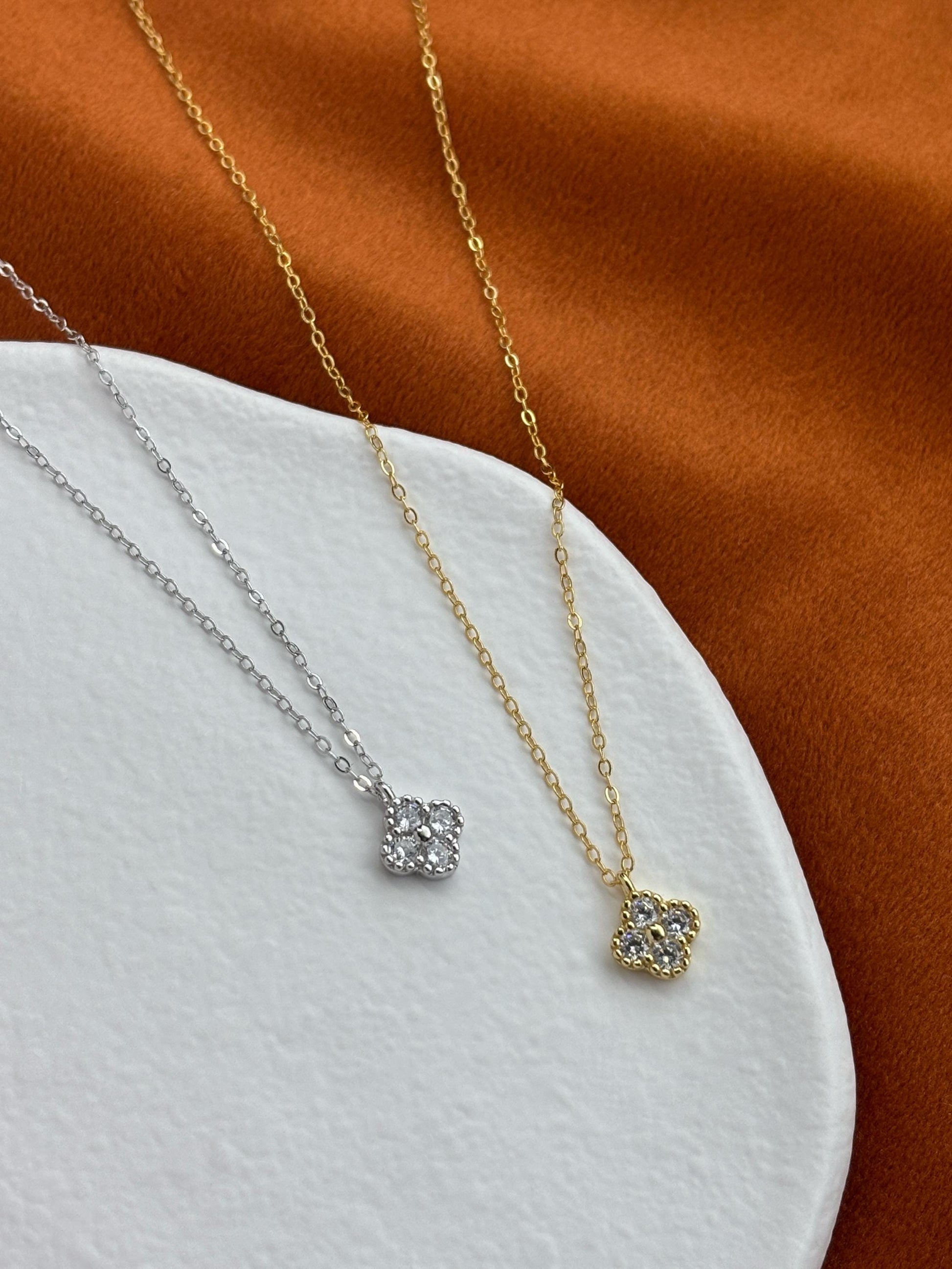 925 Sterling Silver Clover Pendant Necklace, Cute Golden Four Leaf Flower Clavicle Necklace Jewellery, Daily Dainty Shiny Floral Jewelry