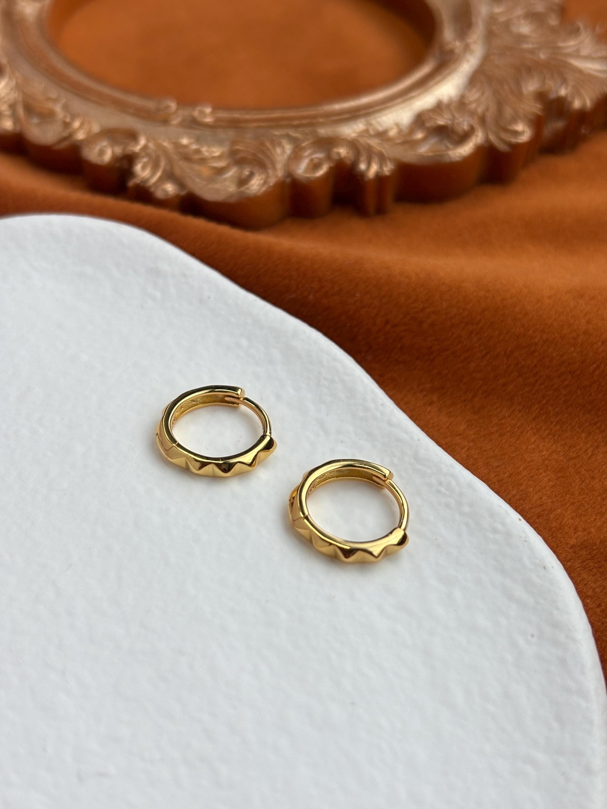 Silver Pyramid Hoop Earrings, Dainty Ridge Huggie, Golden Ribbed Minimalist Daily Basic Jewelry, 18K Gold Plated Sterling Silver Jewellery