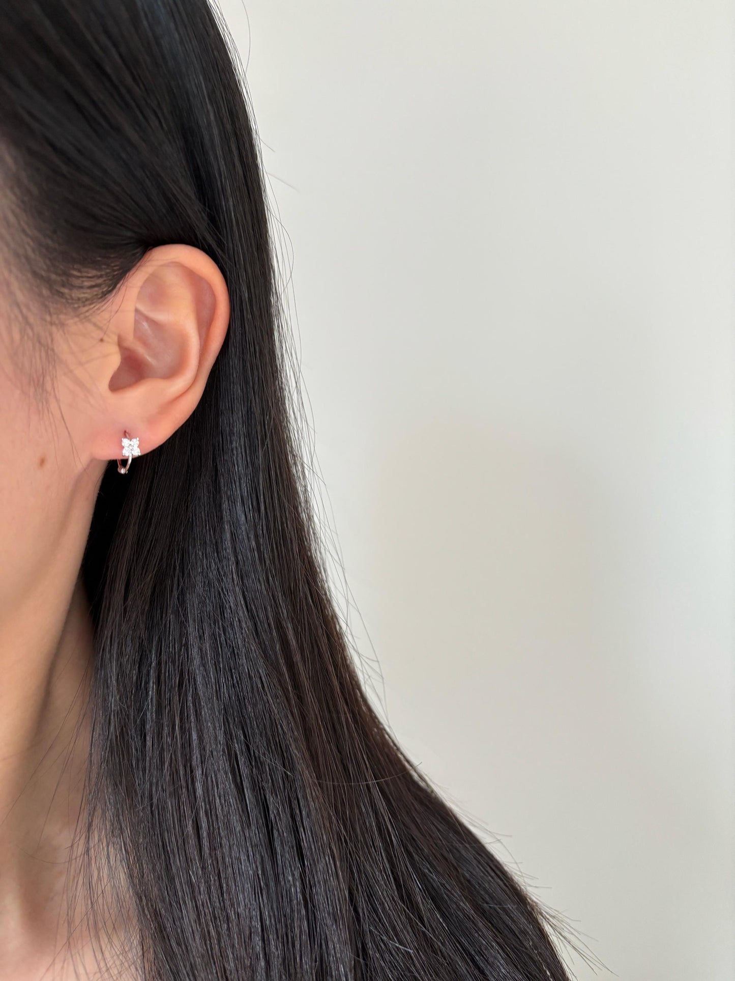 Dainty Shiny Clover Huggie, Elegant Four Leaf Flower Hoop Earrings, Floral Daily Jewelry, 18K Gold Plated 925 Sterling Silver Jewellery