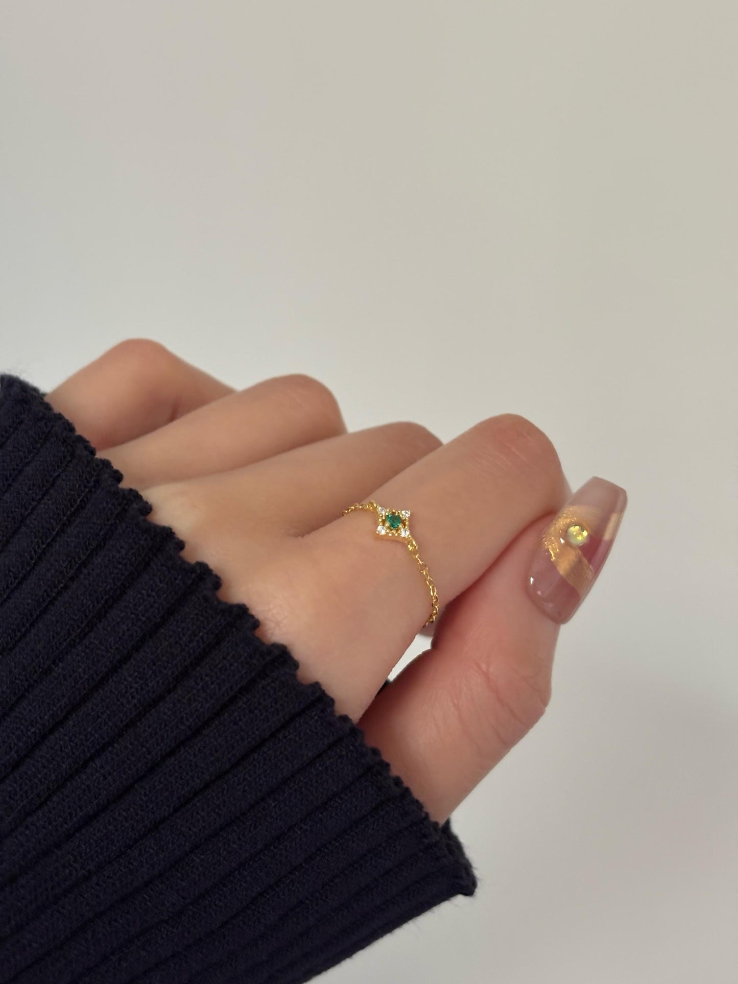 Dainty Square Emerald Ring, Elegant Green Stone Adjustable Rings, Vintage Sterling Silver Chain Ring Jewelry, Retro Golden Rings Jewellery