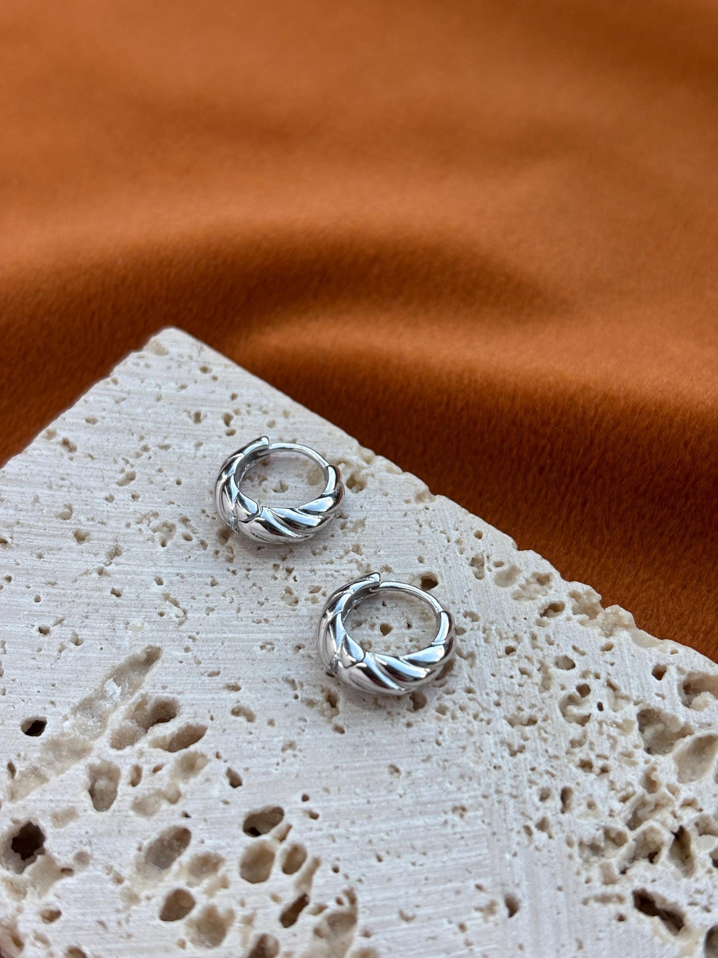 Minimalist Silver Twist Hoops, Golden Spiral Earrings, Twisted Huggie Jewelry, Daily Basic Hoop, 14K Gold Plated Sterling Silver Jewellery