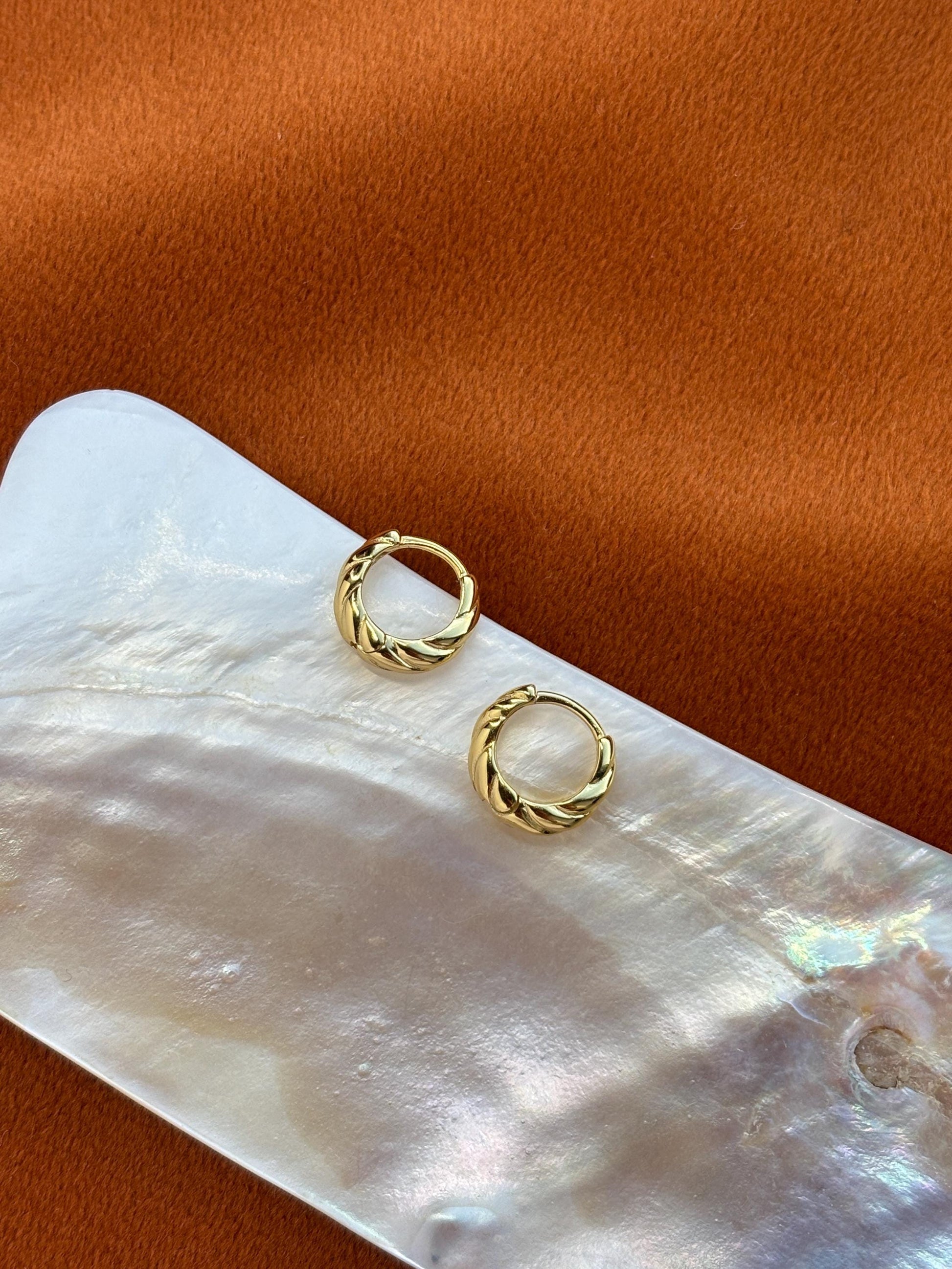 Minimalist Silver Twist Hoops, Golden Spiral Earrings, Twisted Huggie Jewelry, Daily Basic Hoop, 14K Gold Plated Sterling Silver Jewellery