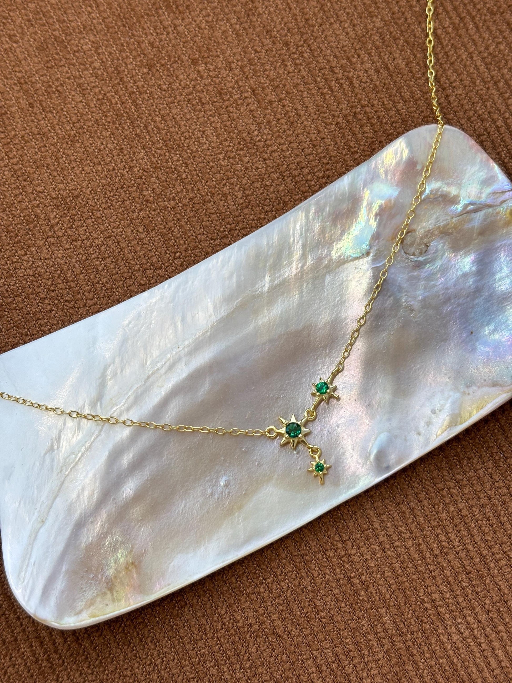 Dainty Green North Star Clavicle Necklace, Green Stone Octagram Pendant Necklace Jewellery, Retro Vintage Style Emerald Celestial Jewelry