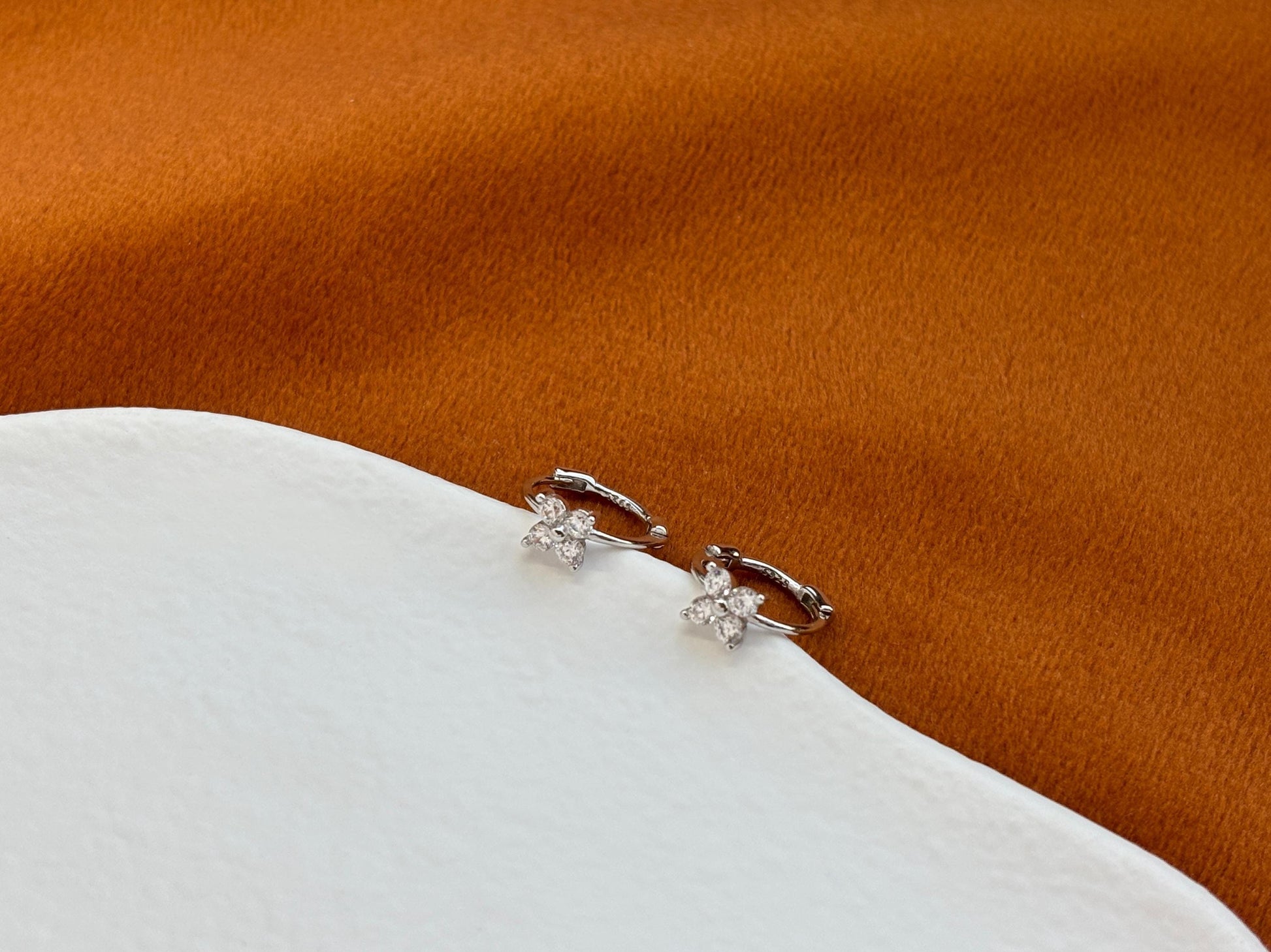 Dainty Shiny Clover Huggie, Elegant Four Leaf Flower Hoop Earrings, Floral Daily Jewelry, 18K Gold Plated 925 Sterling Silver Jewellery