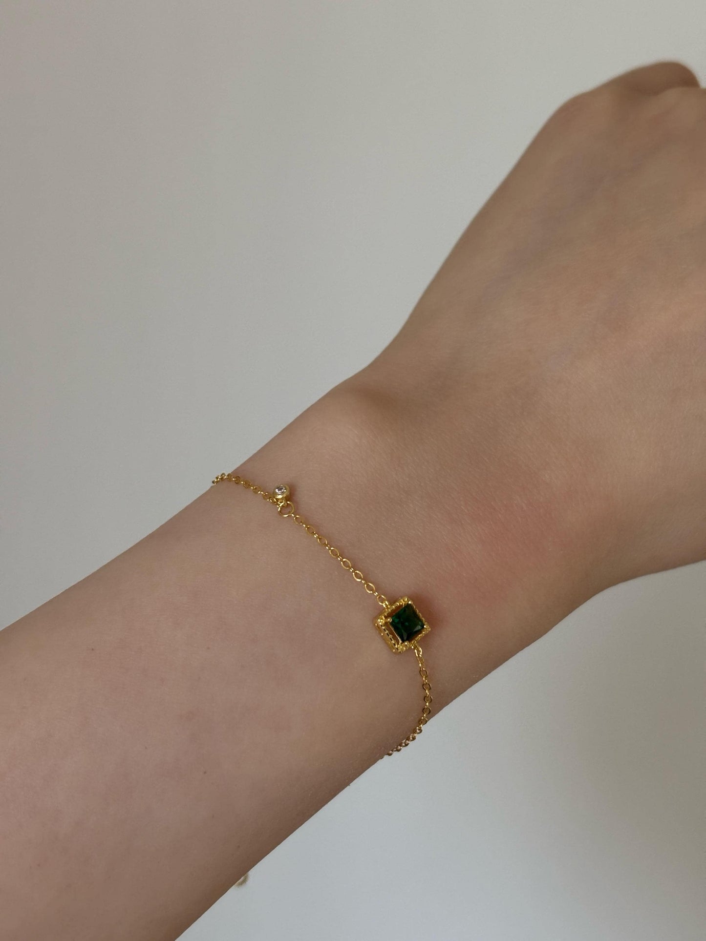 Dainty Square Green Stone Bracelet, Vintage Silver Emerald Chain Bracelet, 14K Gold Plated Sterling Silver Jewellery, Retro Elegant Jewelry