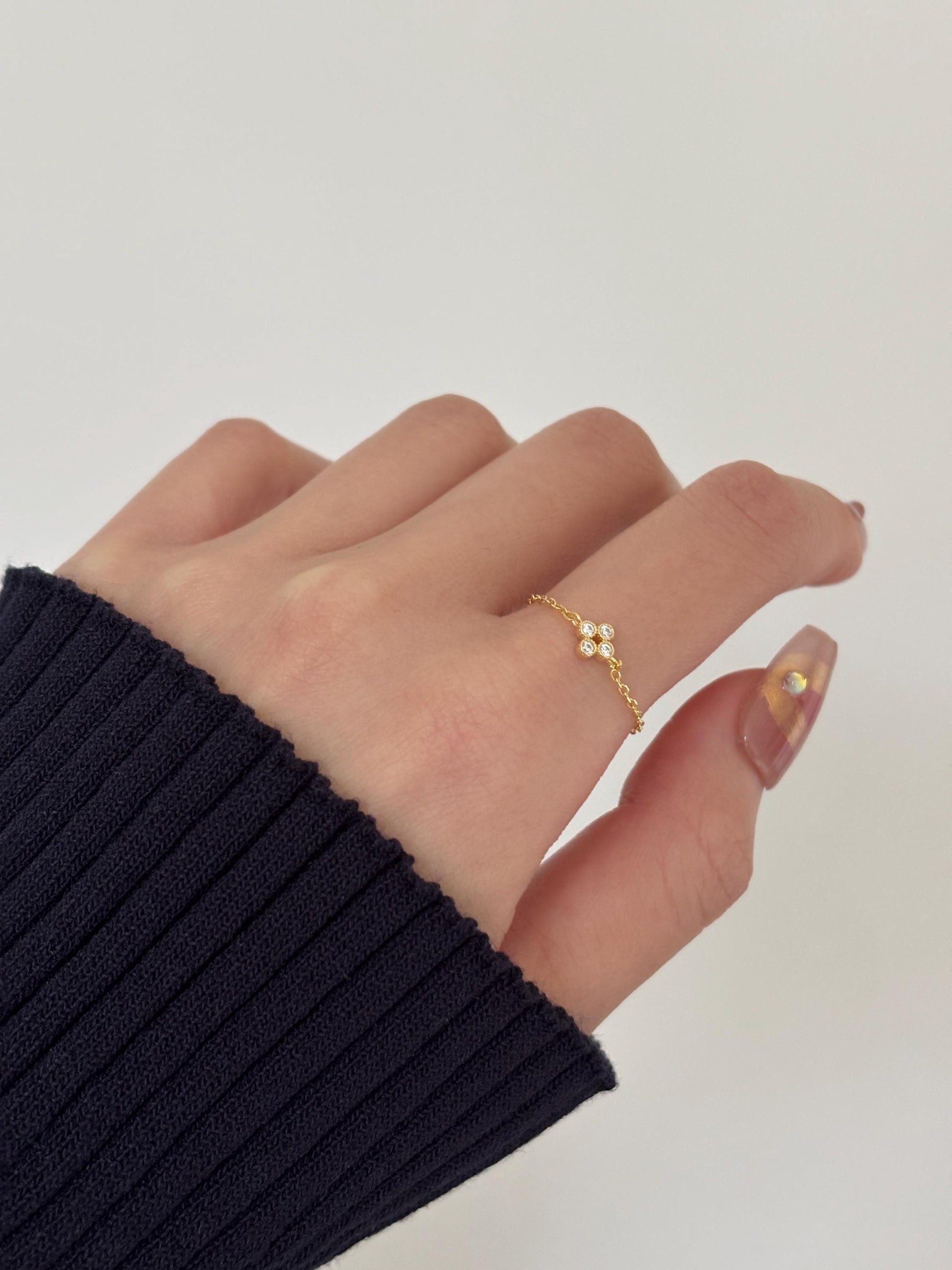 Dainty Silver Clover Ring