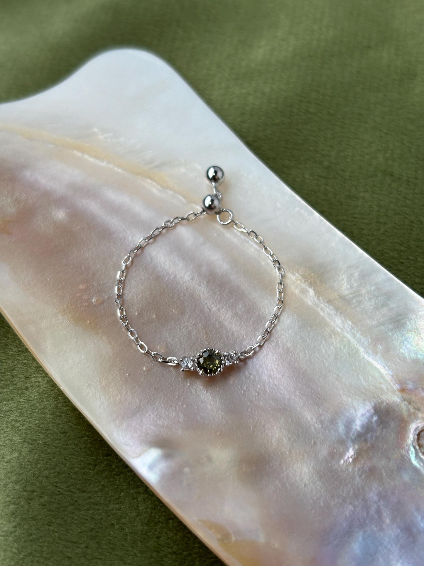 Elegant Green Stone Adjustable Rings, Dainty Round Emerald Ring, Vintage Sterling Silver Chain Ring Jewelry, Retro Golden Rings Jewellery