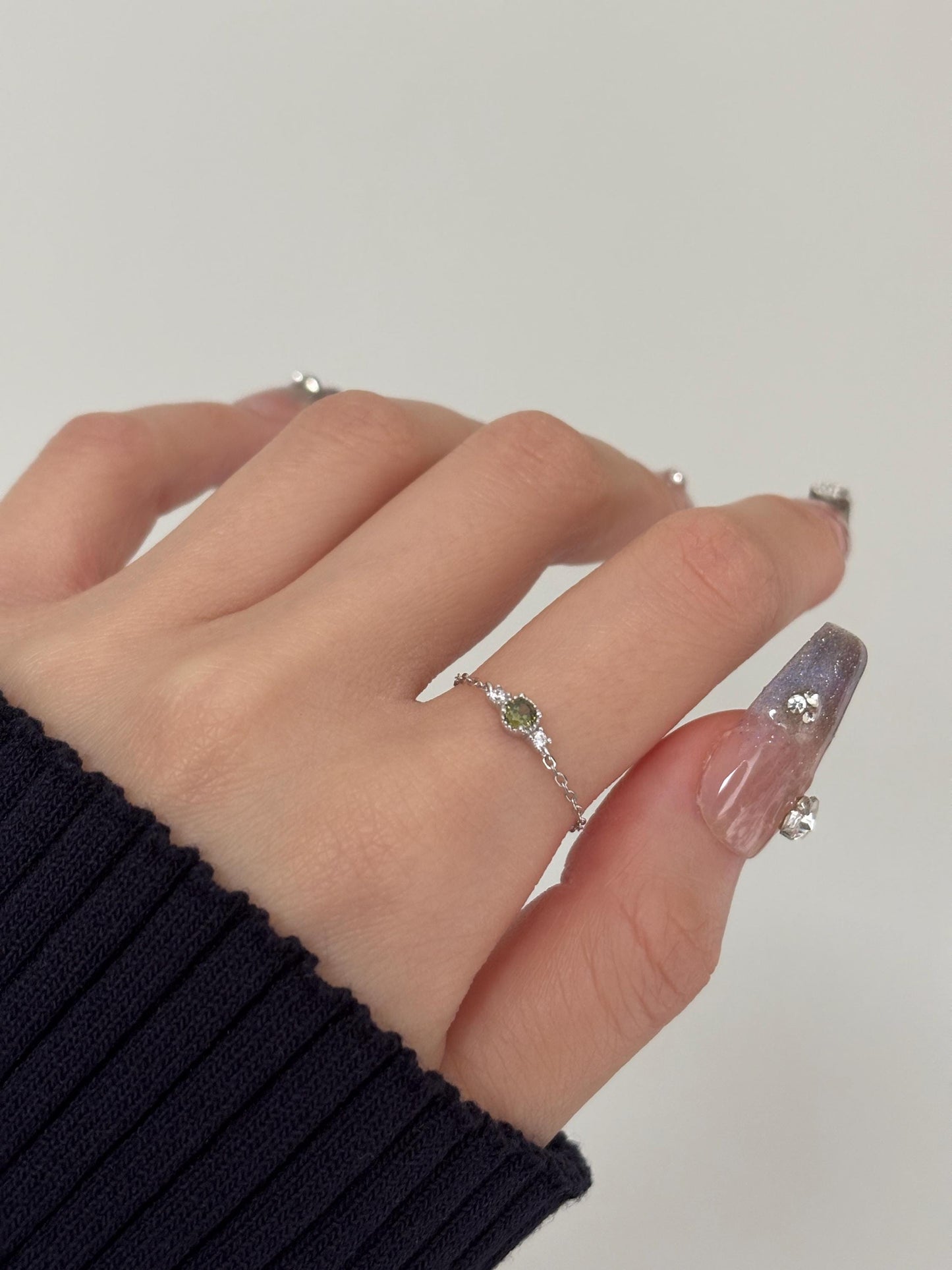 Elegant Green Stone Adjustable Rings, Dainty Round Emerald Ring, Vintage Sterling Silver Chain Ring Jewelry, Retro Golden Rings Jewellery