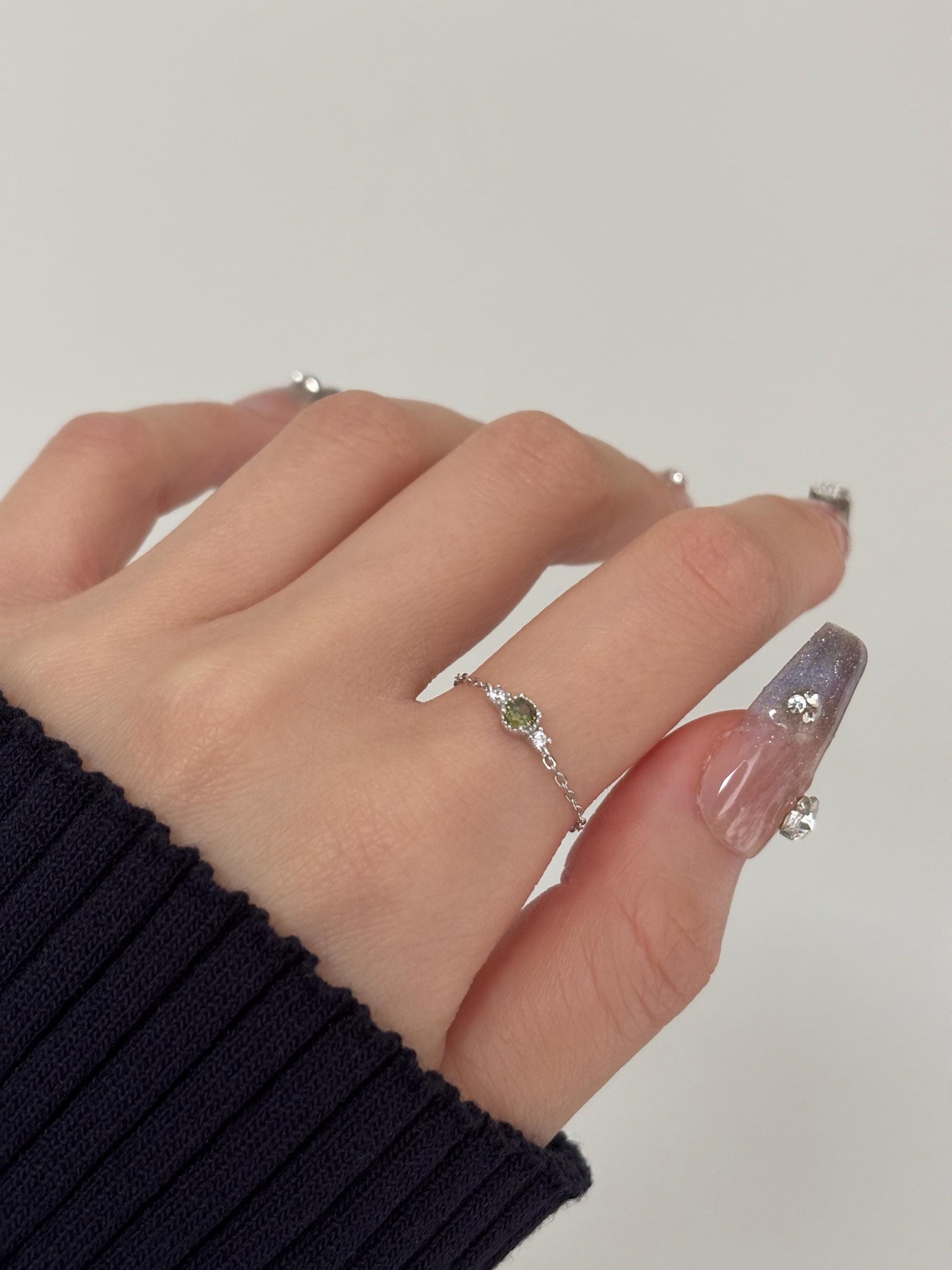 Elegant Green Stone Adjustable Rings, Dainty Round Emerald Ring, Vintage Sterling Silver Chain Ring Jewelry, Retro Golden Rings Jewellery