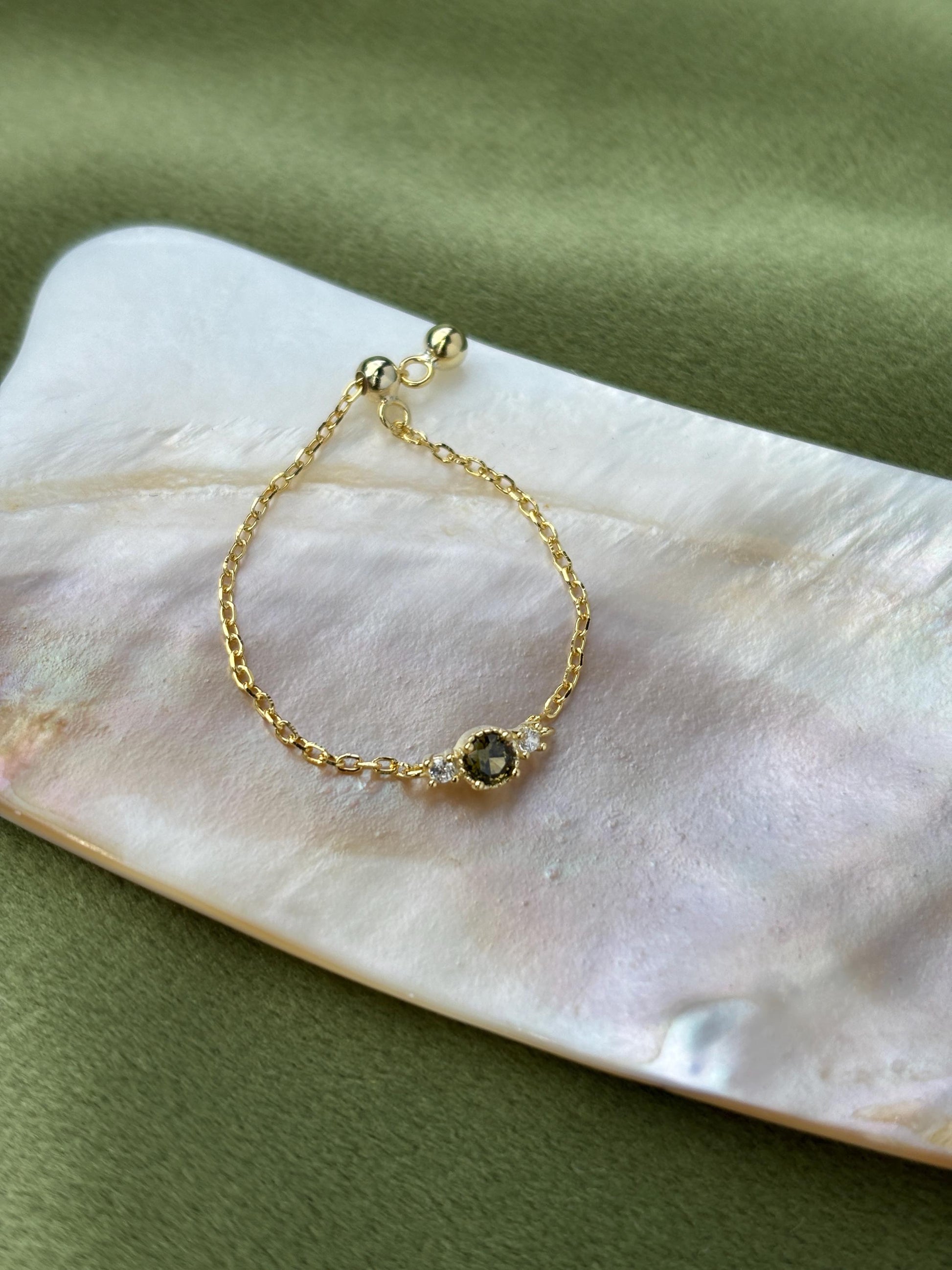 Elegant Green Stone Adjustable Rings, Dainty Round Emerald Ring, Vintage Sterling Silver Chain Ring Jewelry, Retro Golden Rings Jewellery